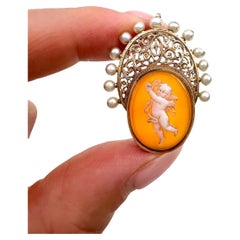18ct Gold, Edwardian Hardstone Cherub Cameo Pendant with Natural Seed Pearls