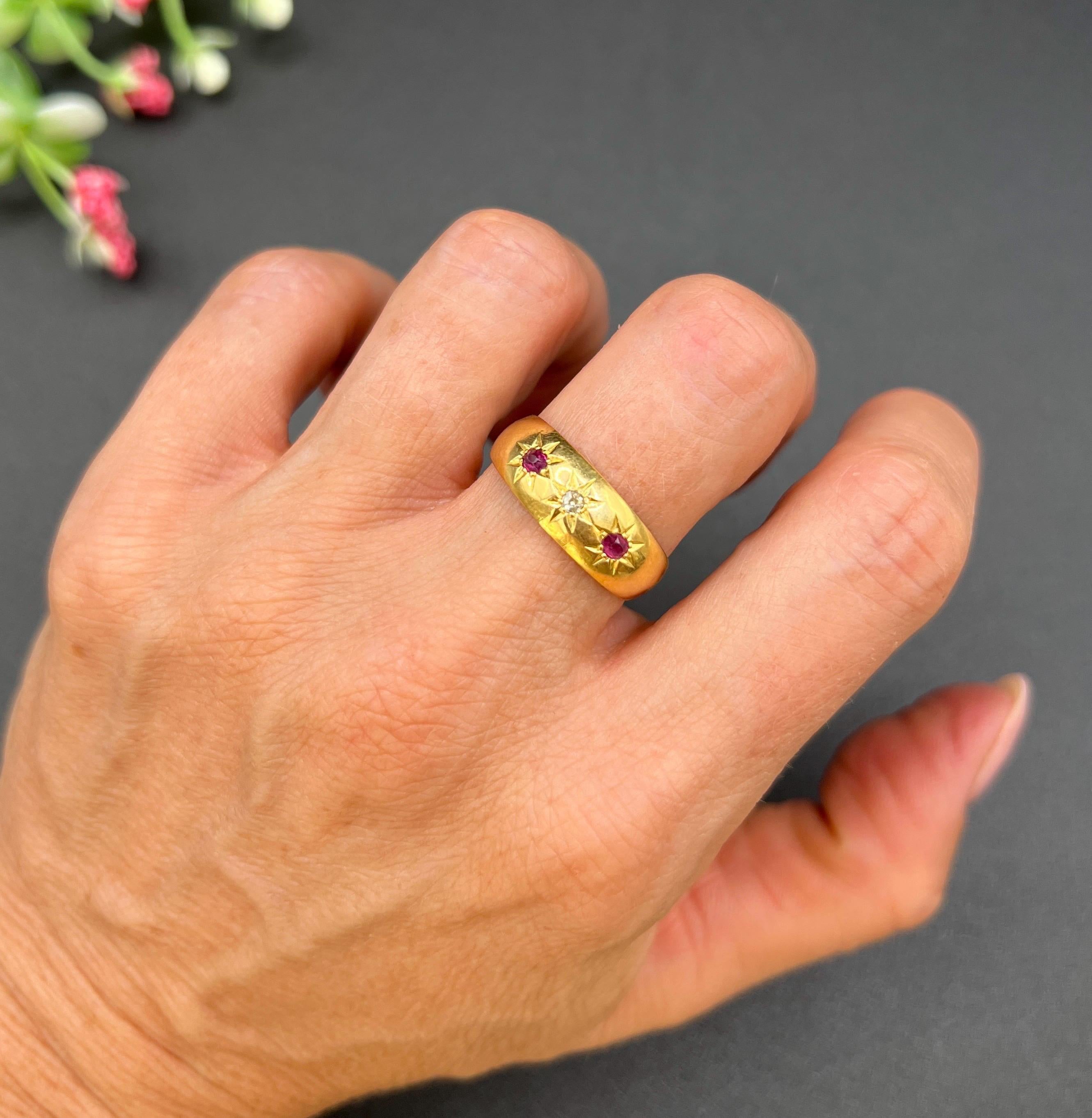Round Cut 18ct Gold Edwardian Ruby & Diamond Star Set 3 Stone Ring Hallmarked Chester 1904 For Sale