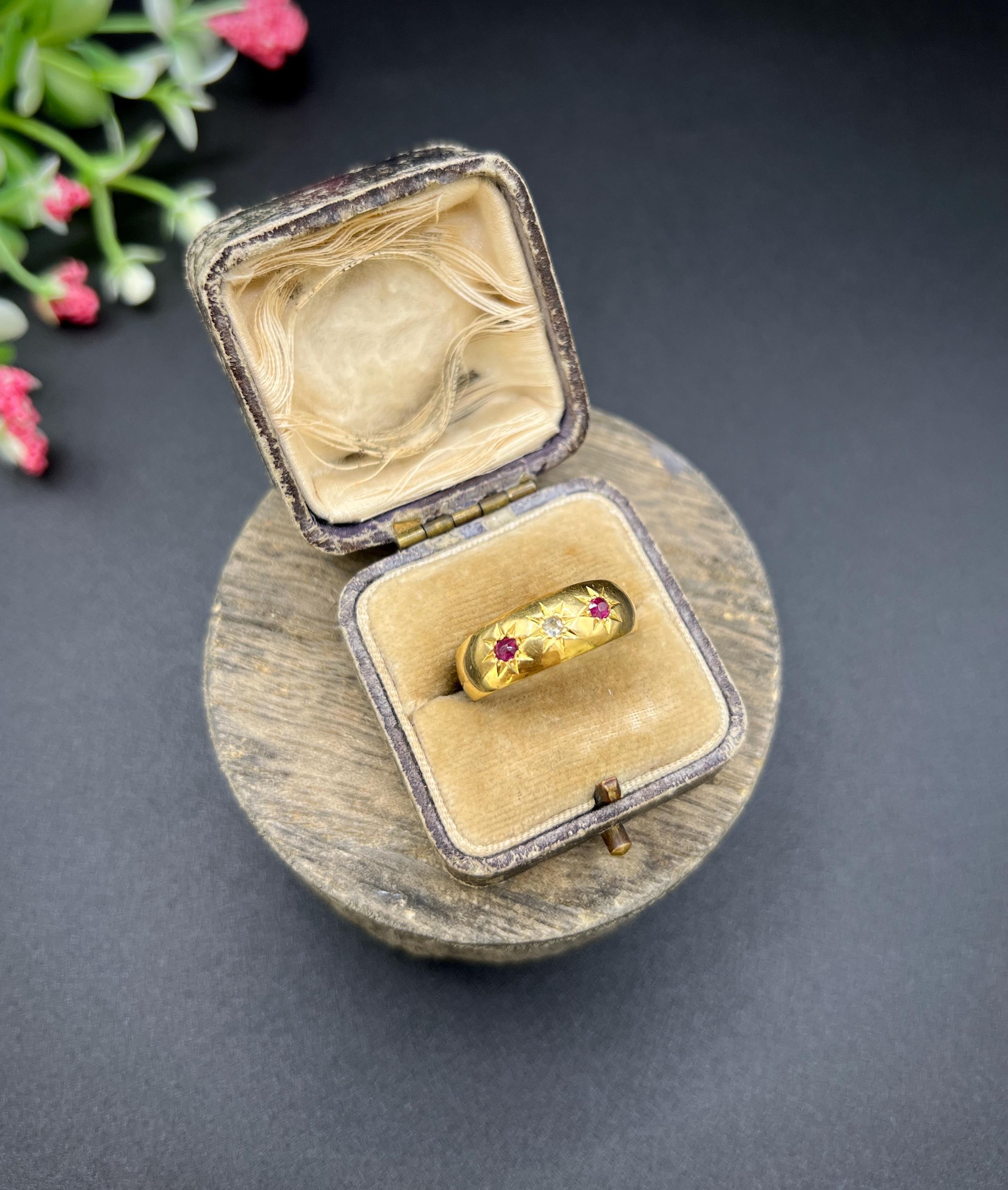 Women's or Men's 18ct Gold Edwardian Ruby & Diamond Star Set 3 Stone Ring Hallmarked Chester 1904 For Sale