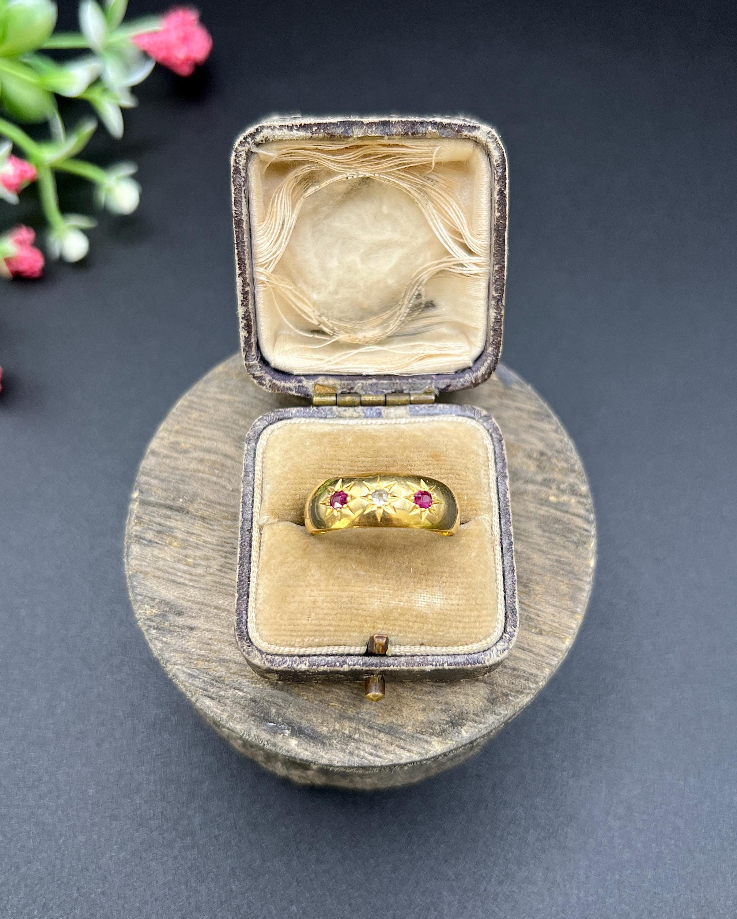 18ct Gold Edwardian Ruby & Diamond Star Set 3 Stone Ring Hallmarked Chester 1904 For Sale 1