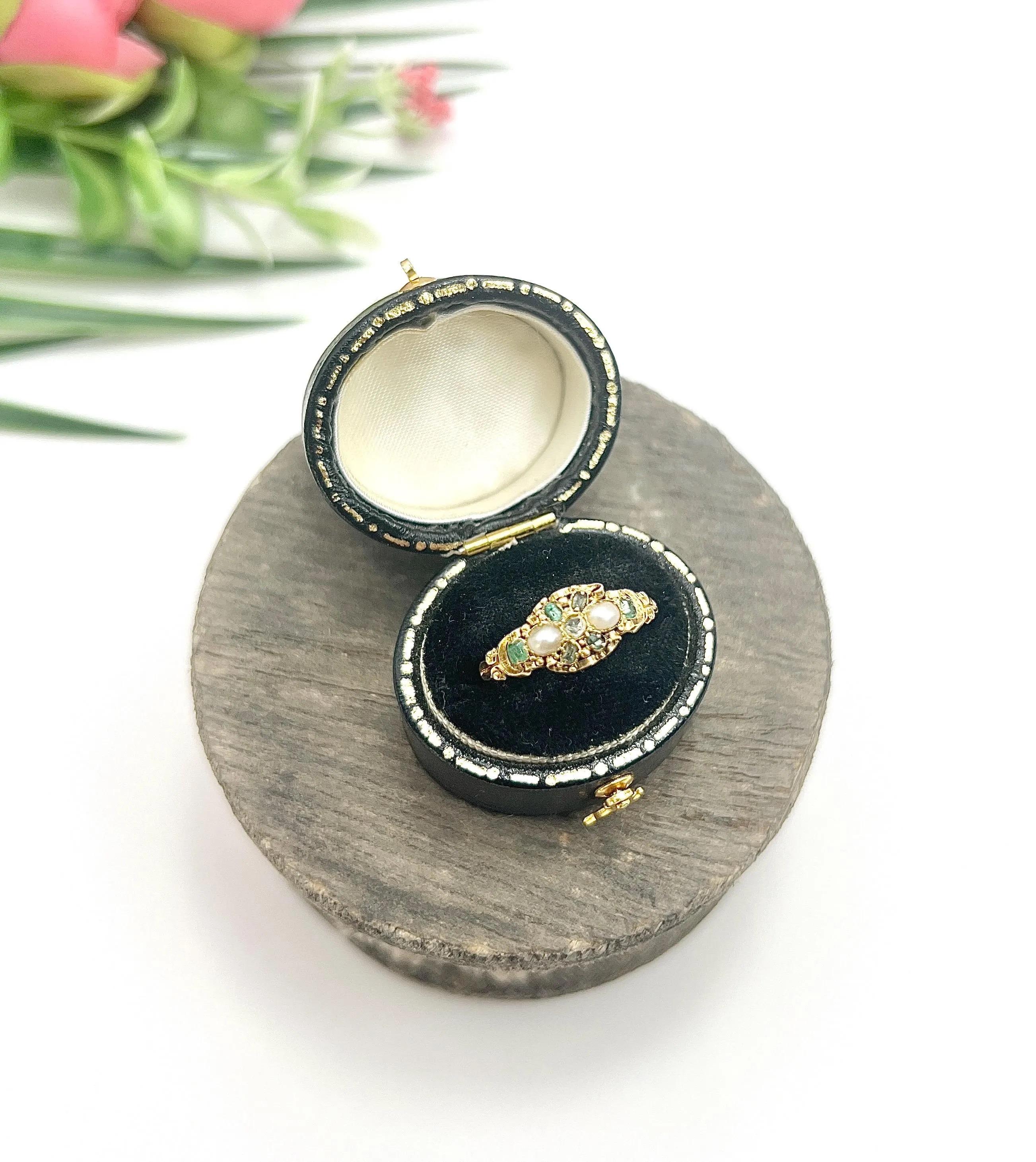 18ct Gold, Smaragd, Perle & Diamant Cluster Ring, gestempelt Birmingham 1914 im Angebot 1