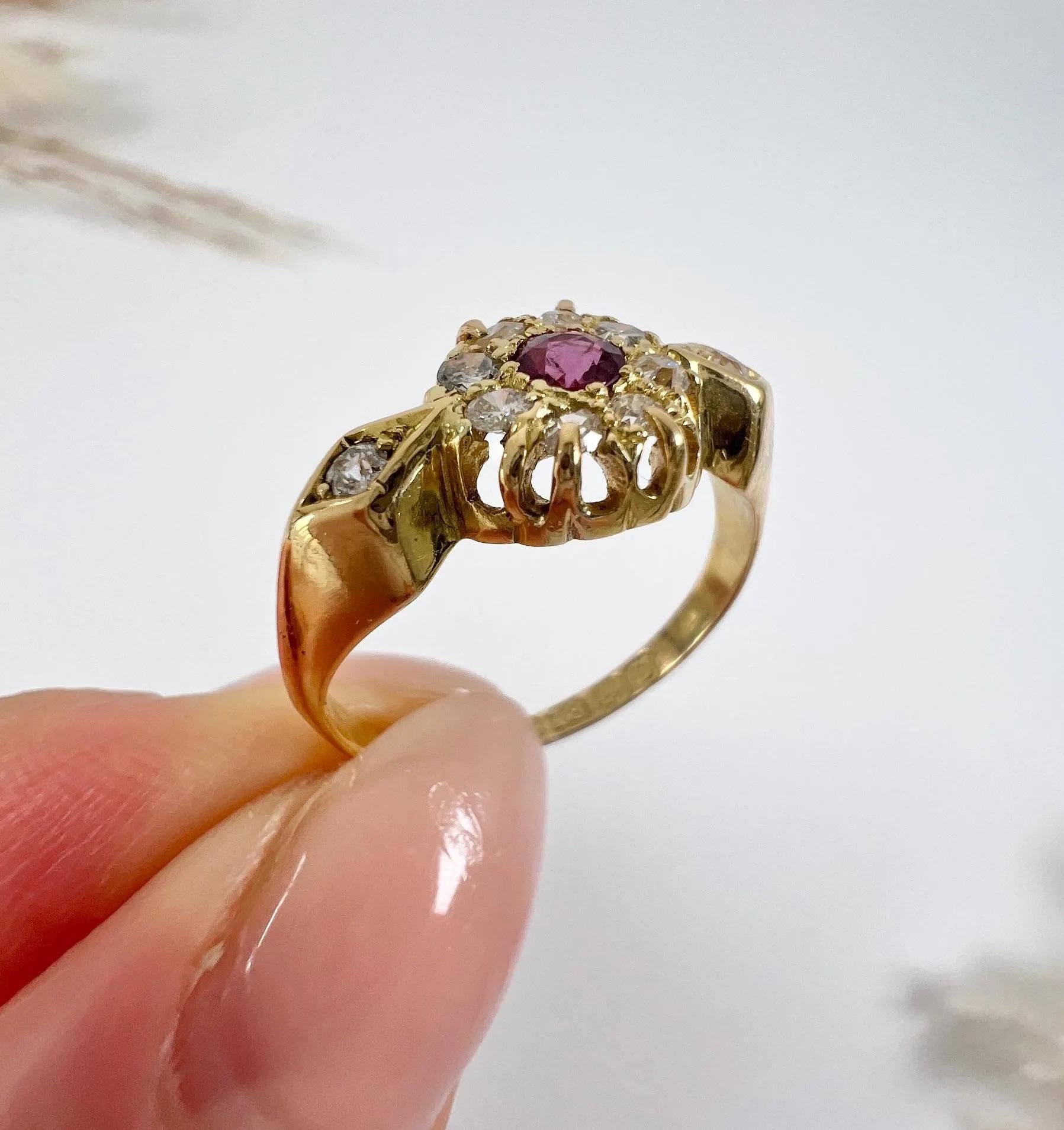 Anillo de oro de 18 ct con rubí de fantasía y diamantes en racimo Birmingham Hallmarked 1913 en venta 3