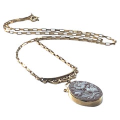 Vintage 18ct Gold Floral Cameo Necklace
