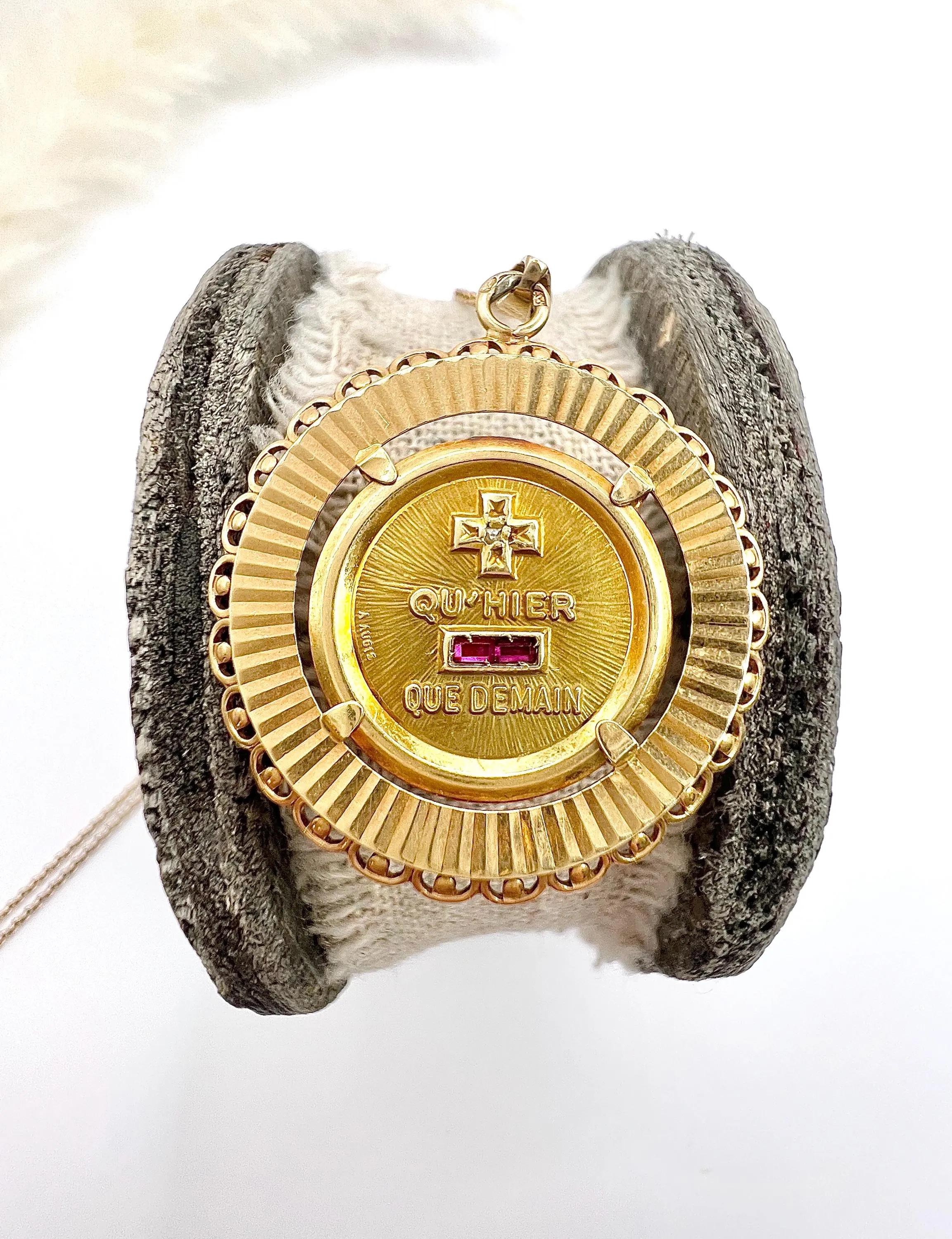 18ct Gold French 1970s Plus Qu'Hier Love Token Pendant, Love Medal by A Augis 6