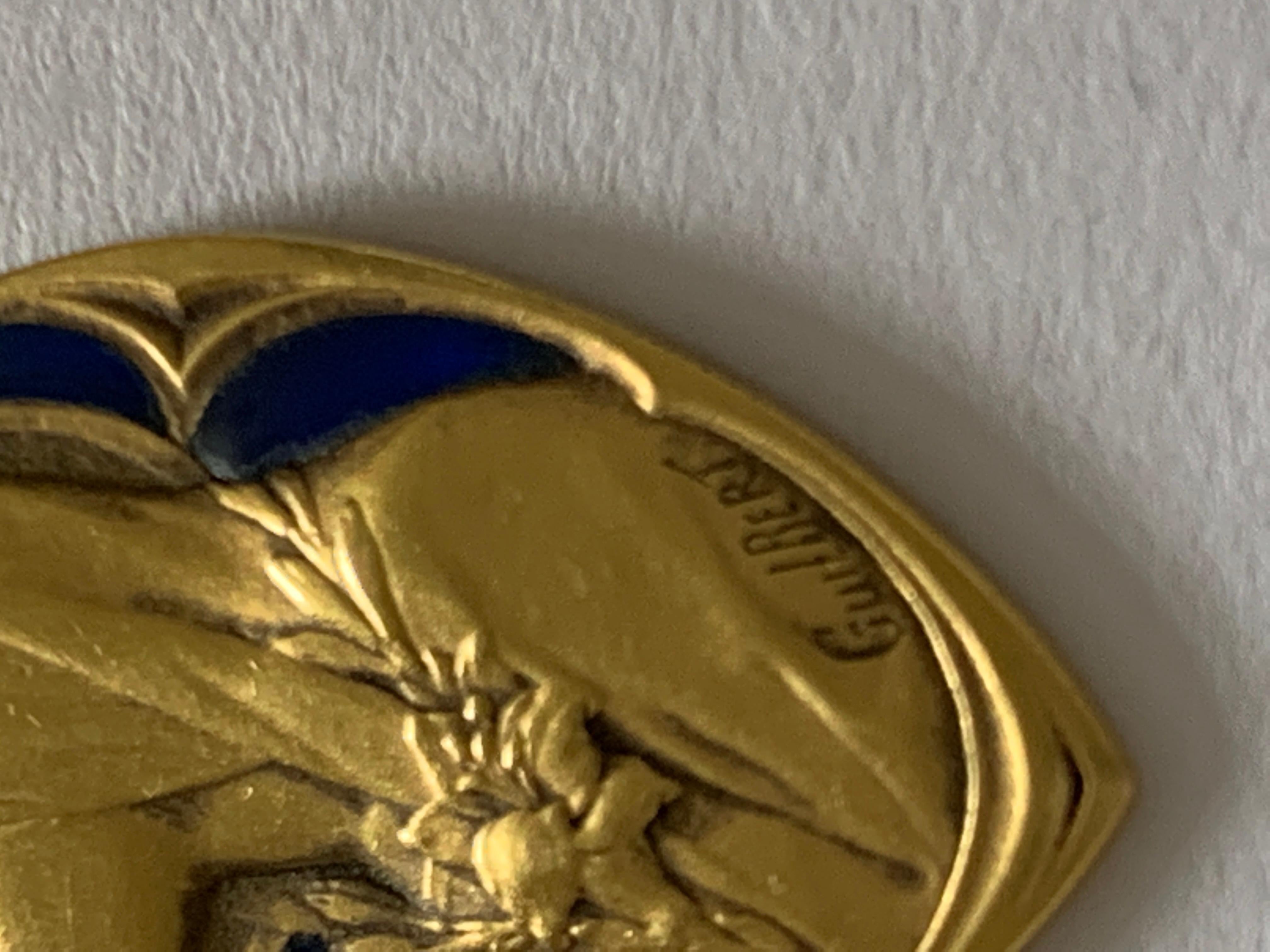 18ct Gold French Guilbert Virgin Mary Plique A Jour Enamel In Good Condition In London, GB