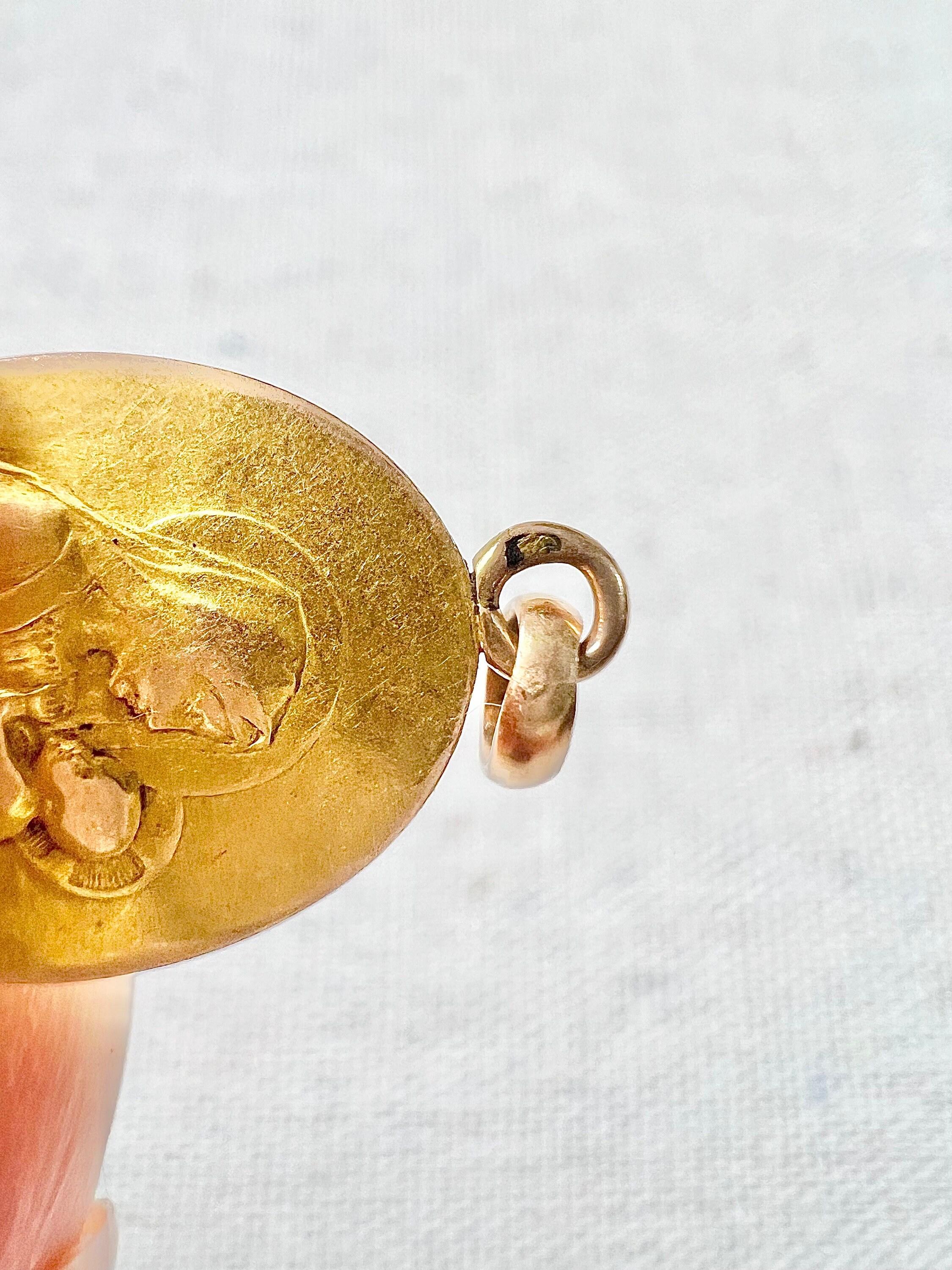 Ciondolo con ritratto di Madonna e Child & Child di E. Dropsy, in oro francese 18ct, con marchio di fabbrica del 1920 in vendita 7