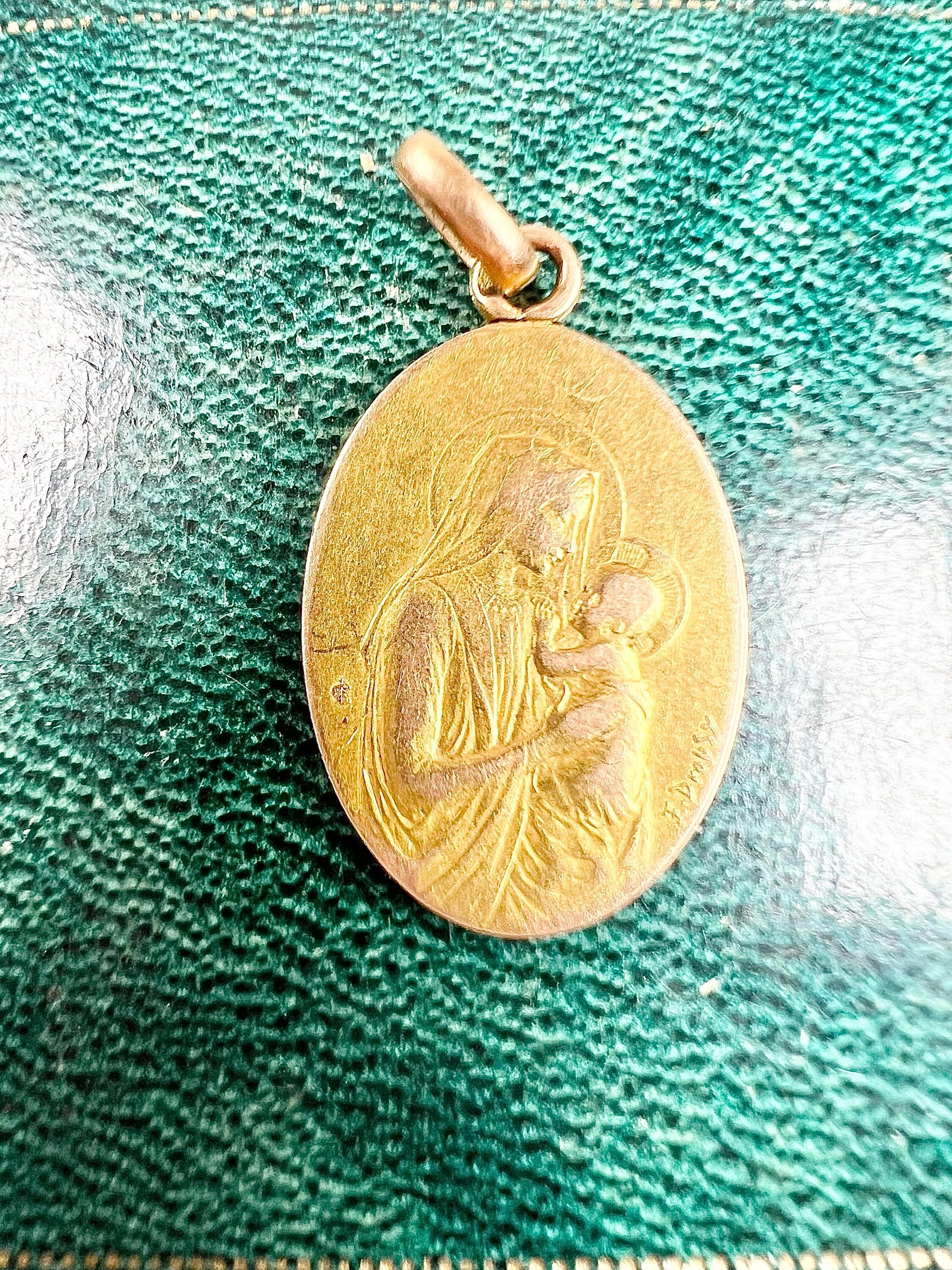Ciondolo con ritratto di Madonna e Child & Child di E. Dropsy, in oro francese 18ct, con marchio di fabbrica del 1920 in vendita 2