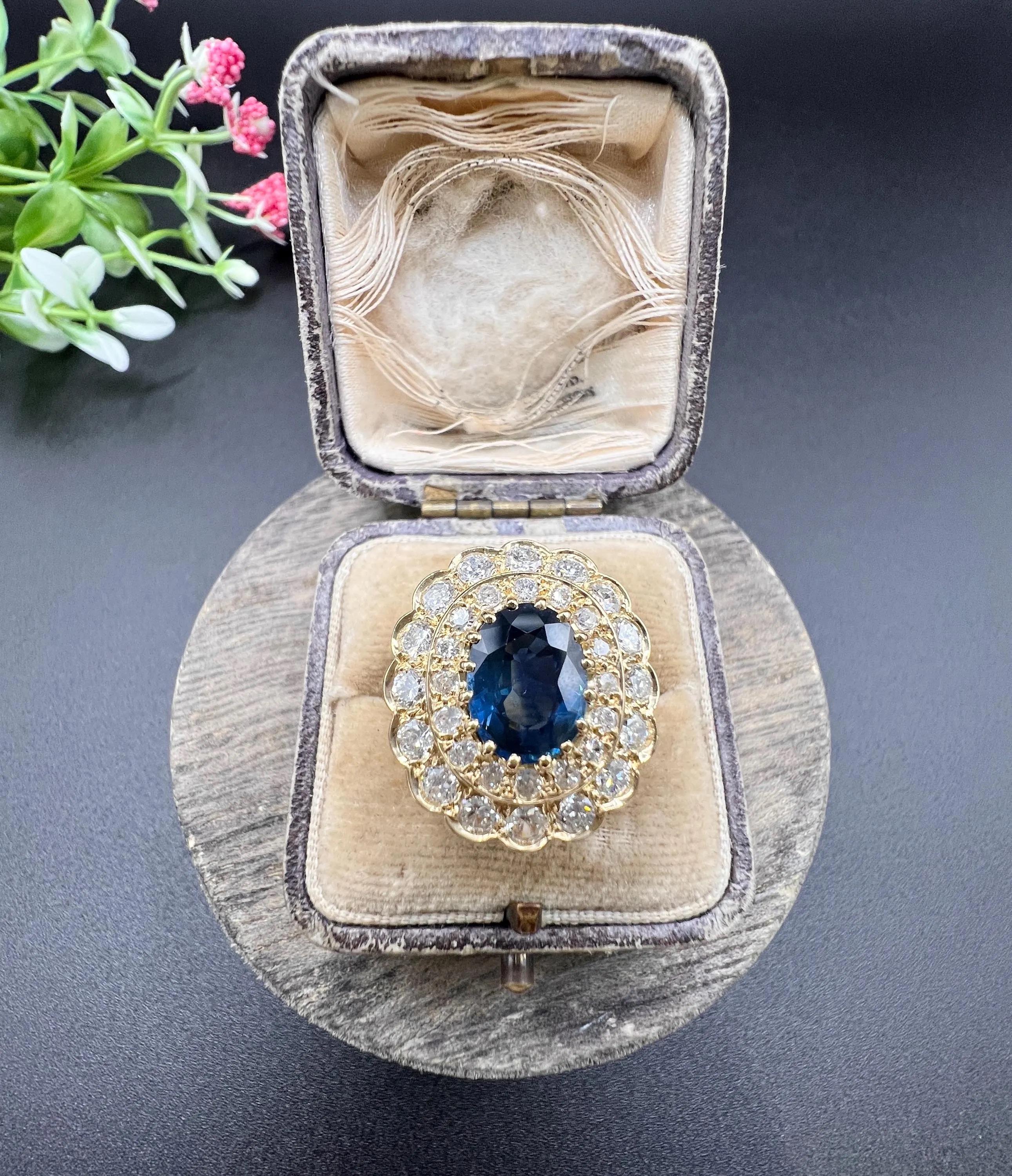 18ct Gold French Hallmarked, 1980s 2 Carat Sapphire & 2.5 Carat Diamond Ring For Sale 2