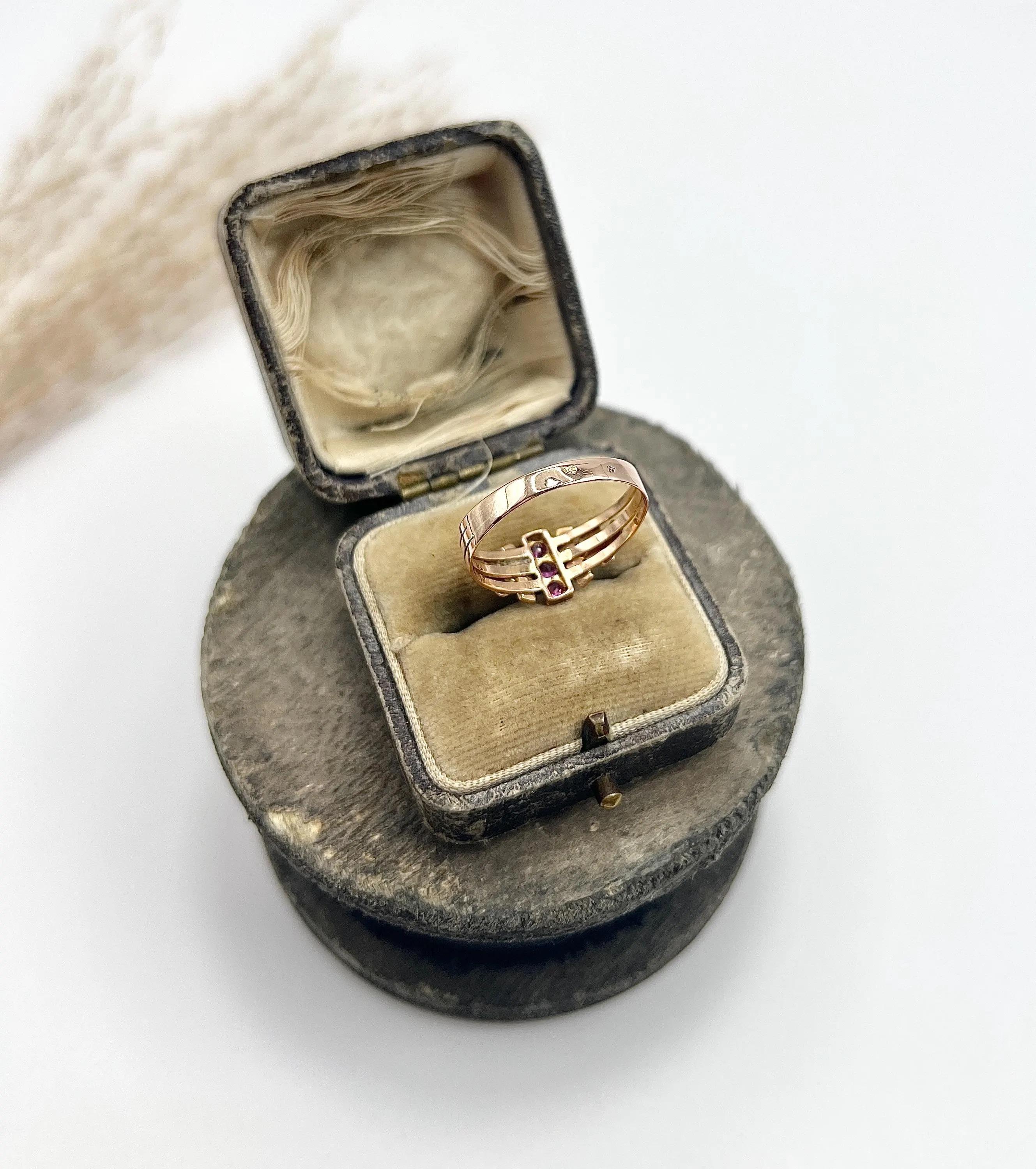 18ct Gold French Hallmarked, Edwardian Ruby & Pearl Ring with Feather shoulders In Good Condition For Sale In Brighton, GB