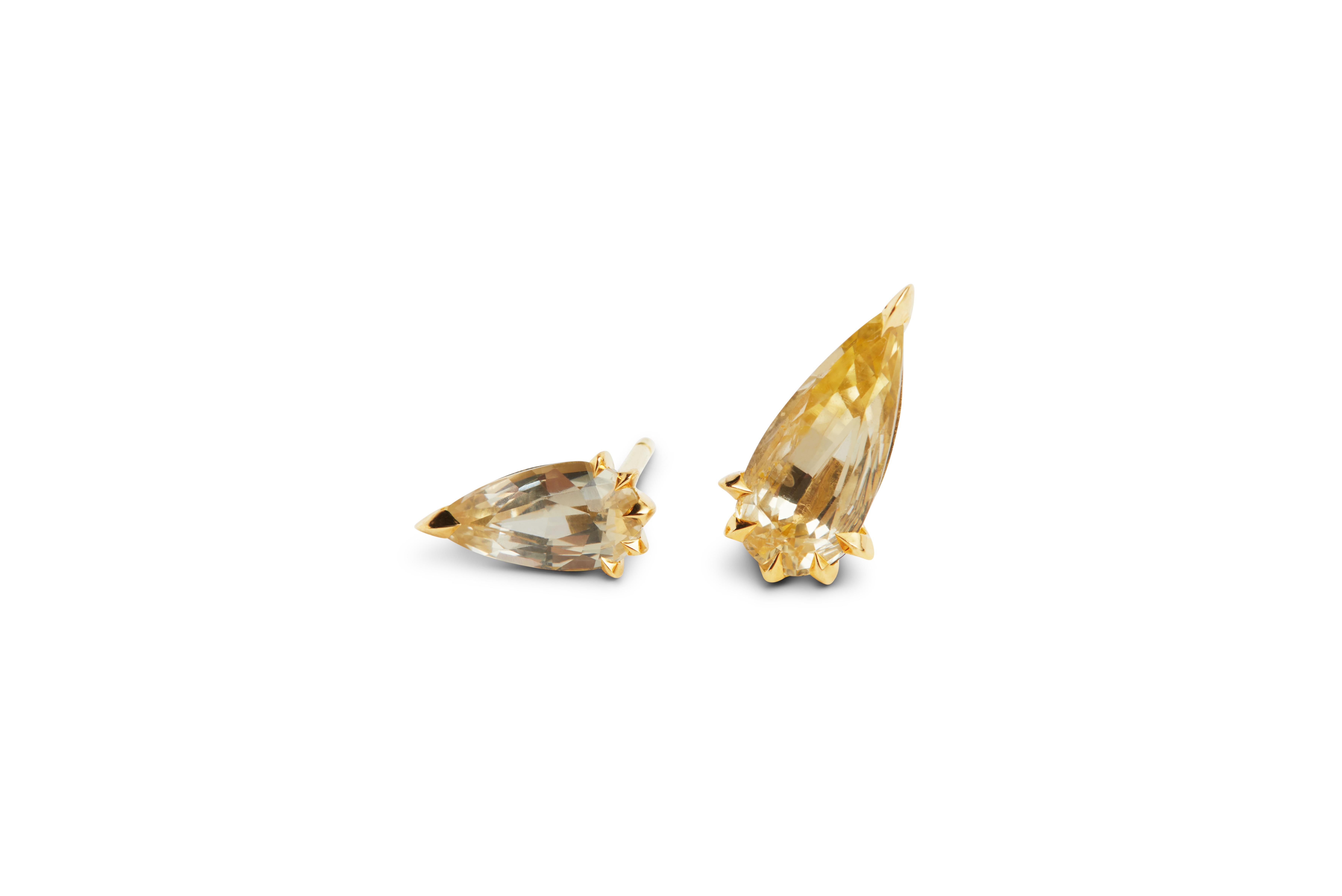 18ct Gold & Golden Peach Sapphire Earrings In New Condition For Sale In London, GB