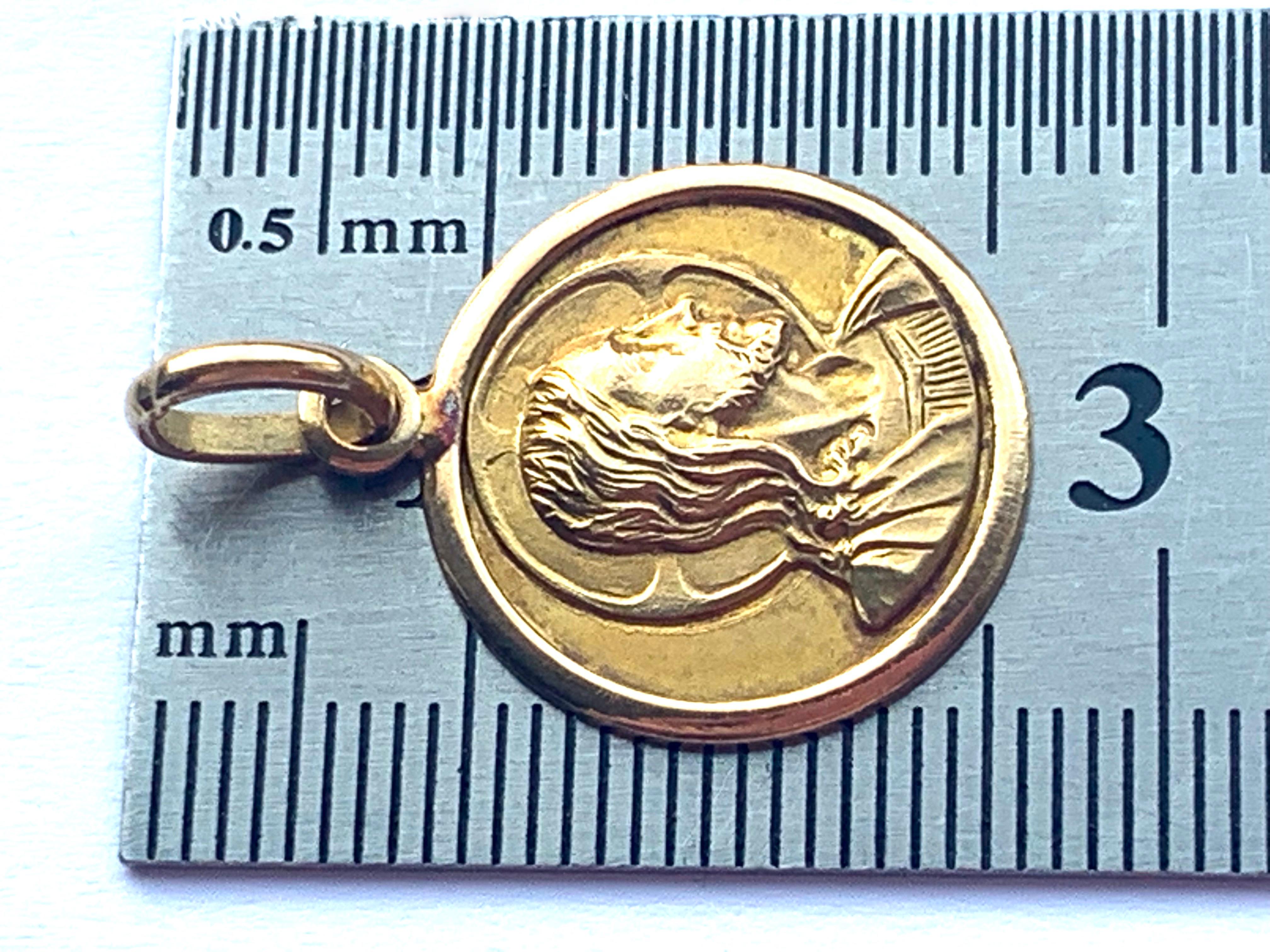 18ct Gold Vintage Jesus Pendant
By Goldsmiths Effepi Gioelli
Italian Marks for 18ct Gold on reverse 
Closed bail 
Diameter 17mm 
Weight 2.75 grammes 