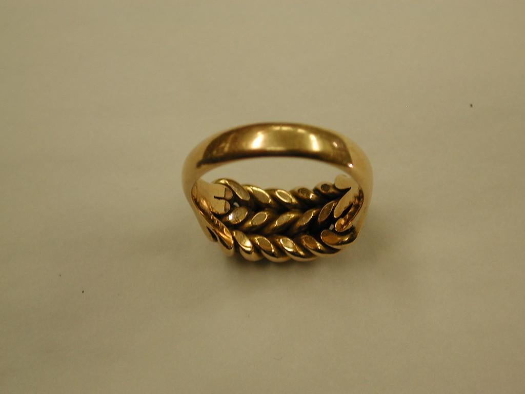 18ct Gold Keeper Ring , made by John Pope in London, dated 1916
Heavy quality 18ct Gold Ring 13.7 gms in weight.
British size X.
American size 26.
