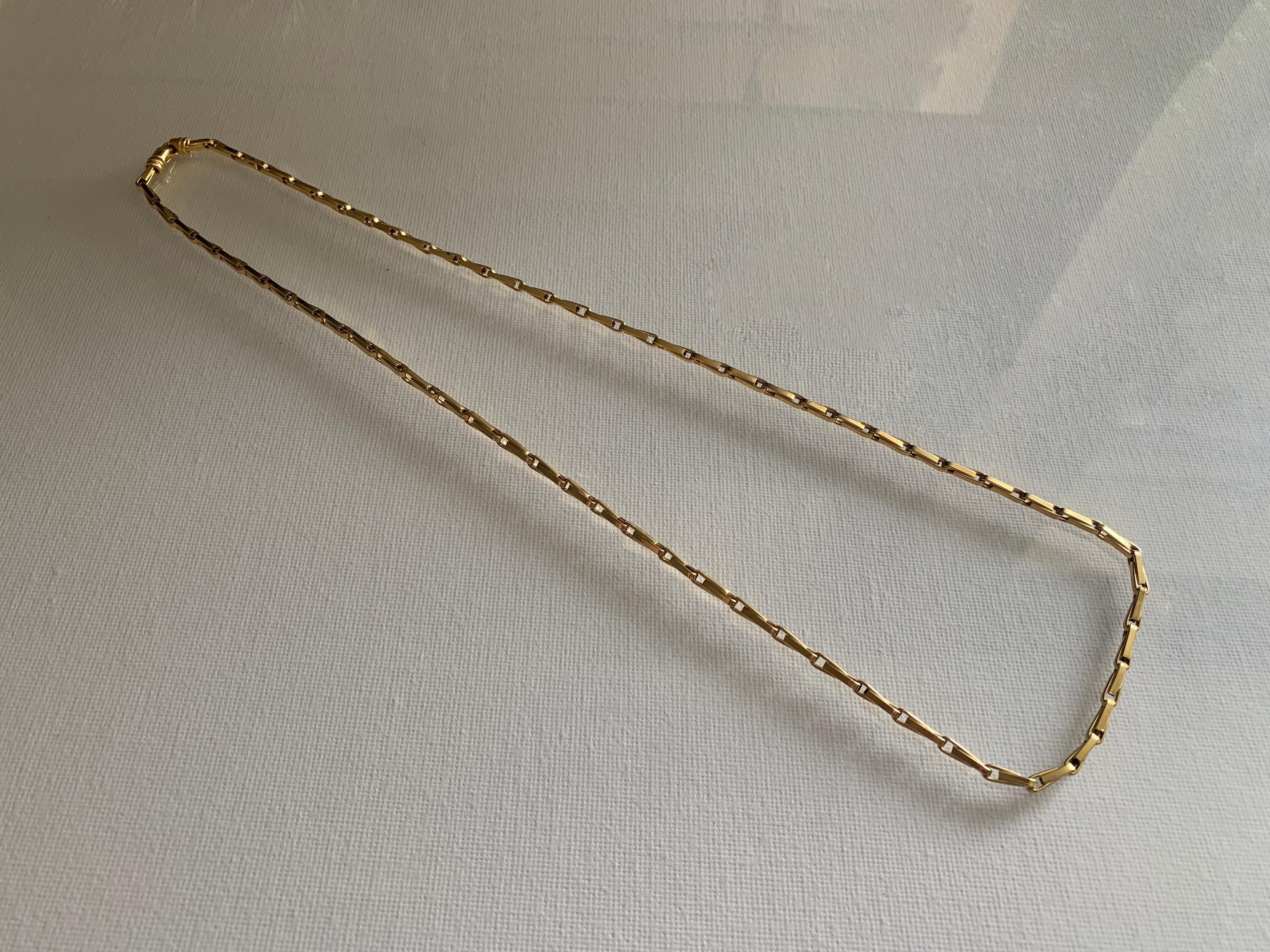 Luxurious 
18ct 750 Gold Barleycorn Link Chain
with swivel barrel clasp
Circa 1990s
Length 24 Inches
Thickness 2-3 mm
Weight 13.56 grams
Italian Hallmarks located at end of chain
Star Stamp , makers registration number , and Italian province