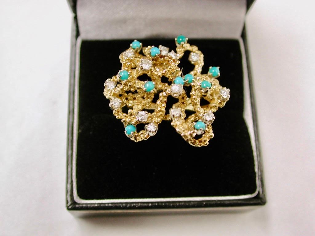 Anillo modernista de oro de 18 ct con turquesa y diamantes talla brillante circa 1960
De gran calidad, diseñado en el típico estilo de anillo de cóctel de los años sesenta