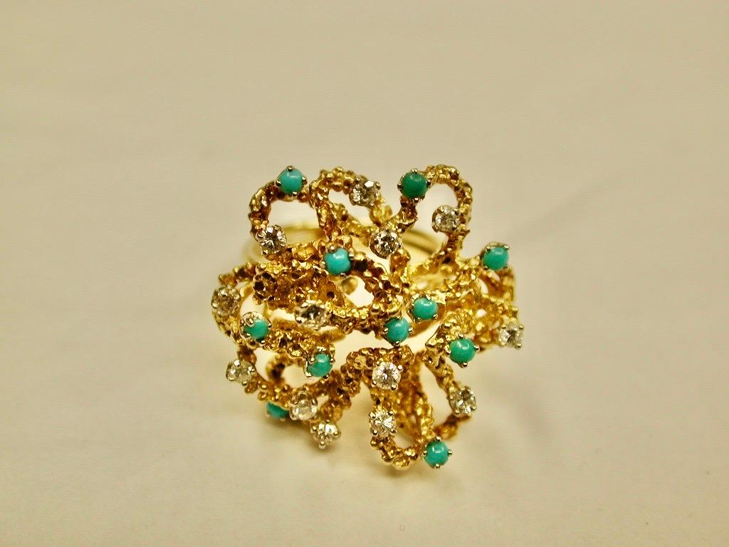 Anillo modernista de oro de 18 ct con turquesa y diamantes talla brillante circa 1960 Cabujón en venta