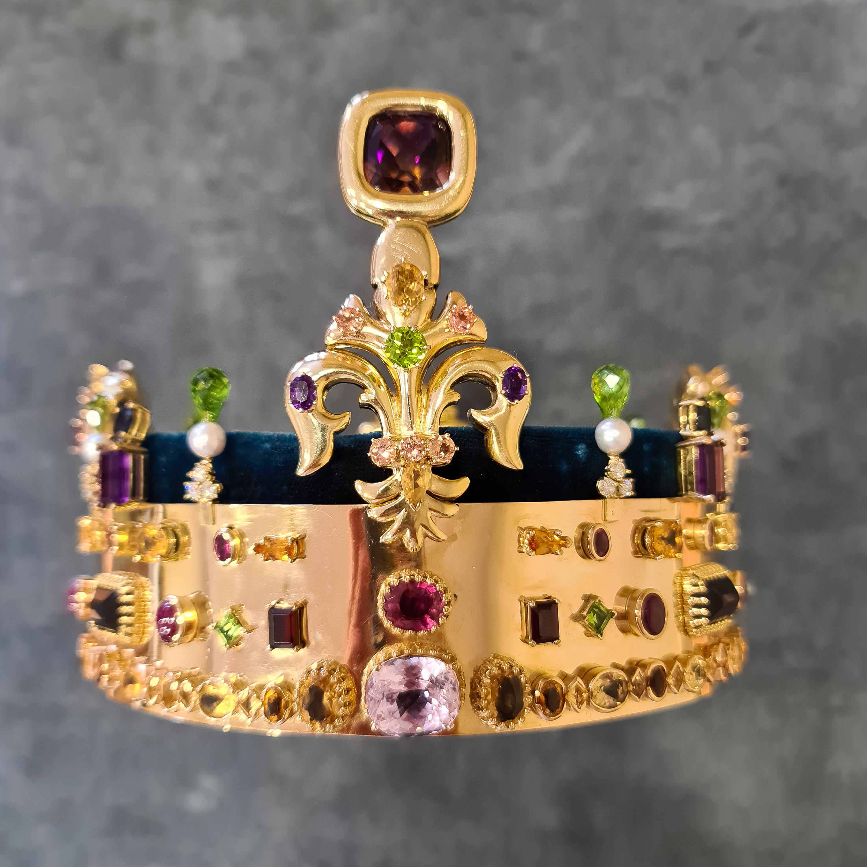 18 Carat Gold Muti Gem Set Coronet In Excellent Condition For Sale In Newcastle Upon Tyne, GB
