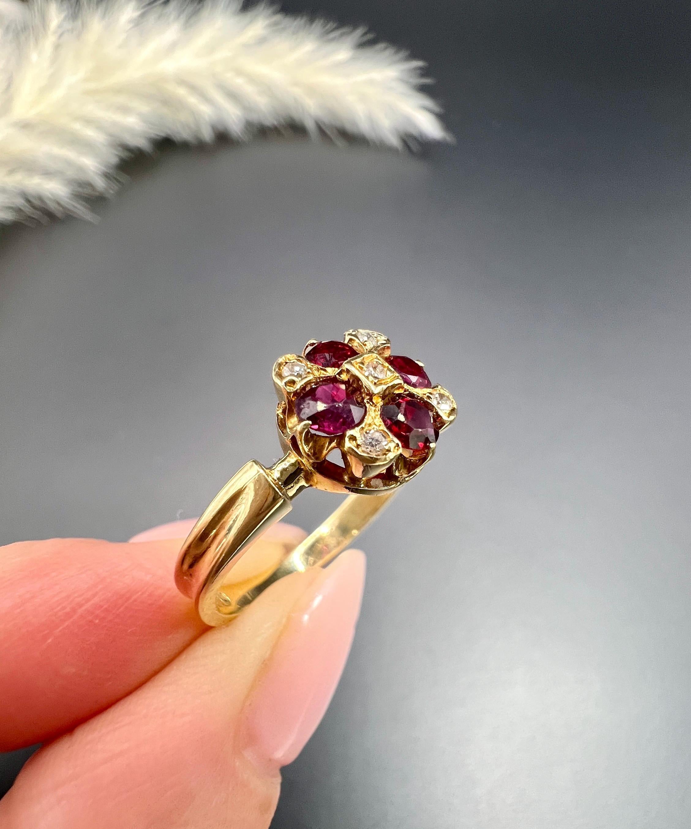 18ct Gold Natural Ruby & Diamond Chequerboard Style Ring Hallmarked London 1971 In Good Condition For Sale In Brighton, GB