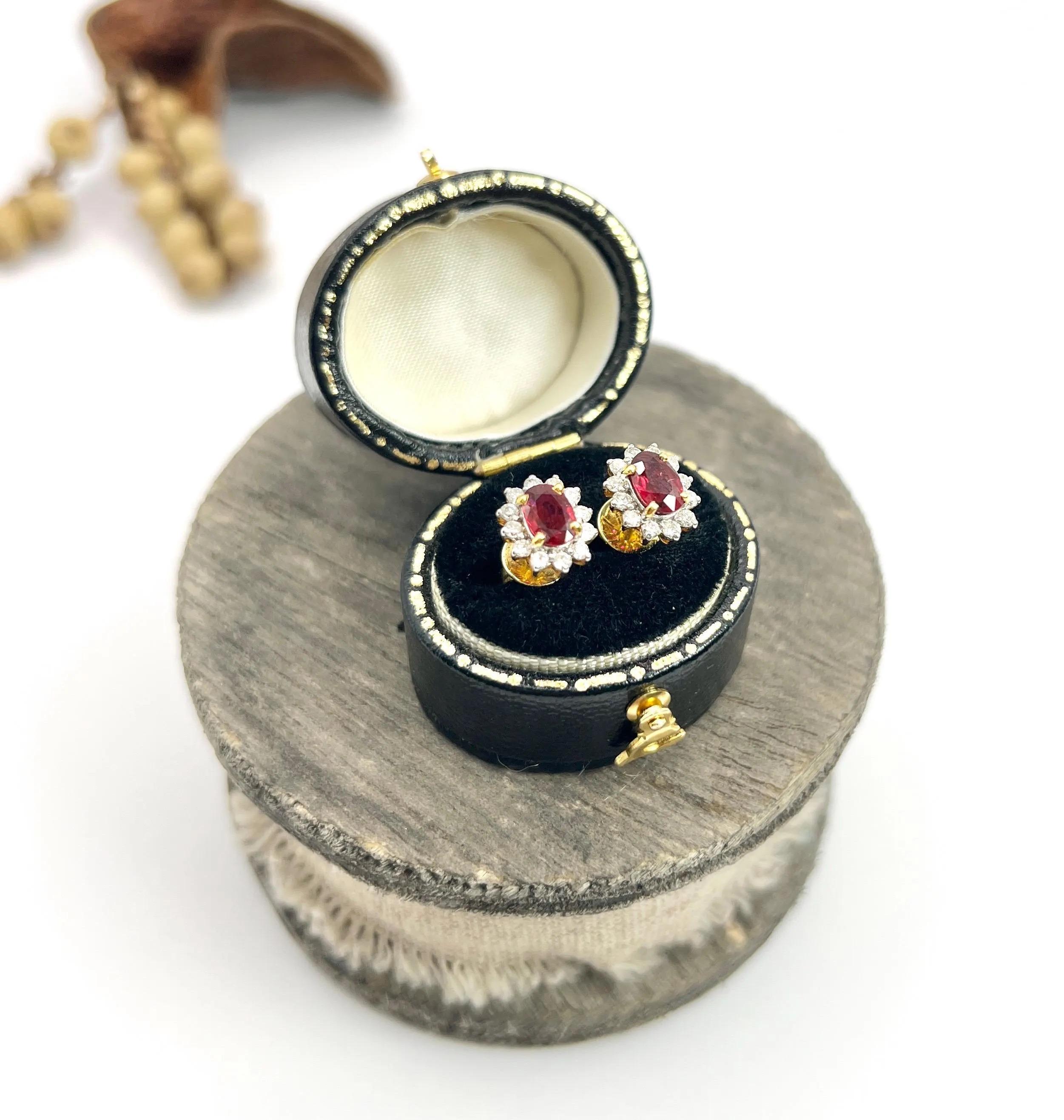 Pendientes de oro de 18 ct con rubí natural y diamantes en racimo en venta 1