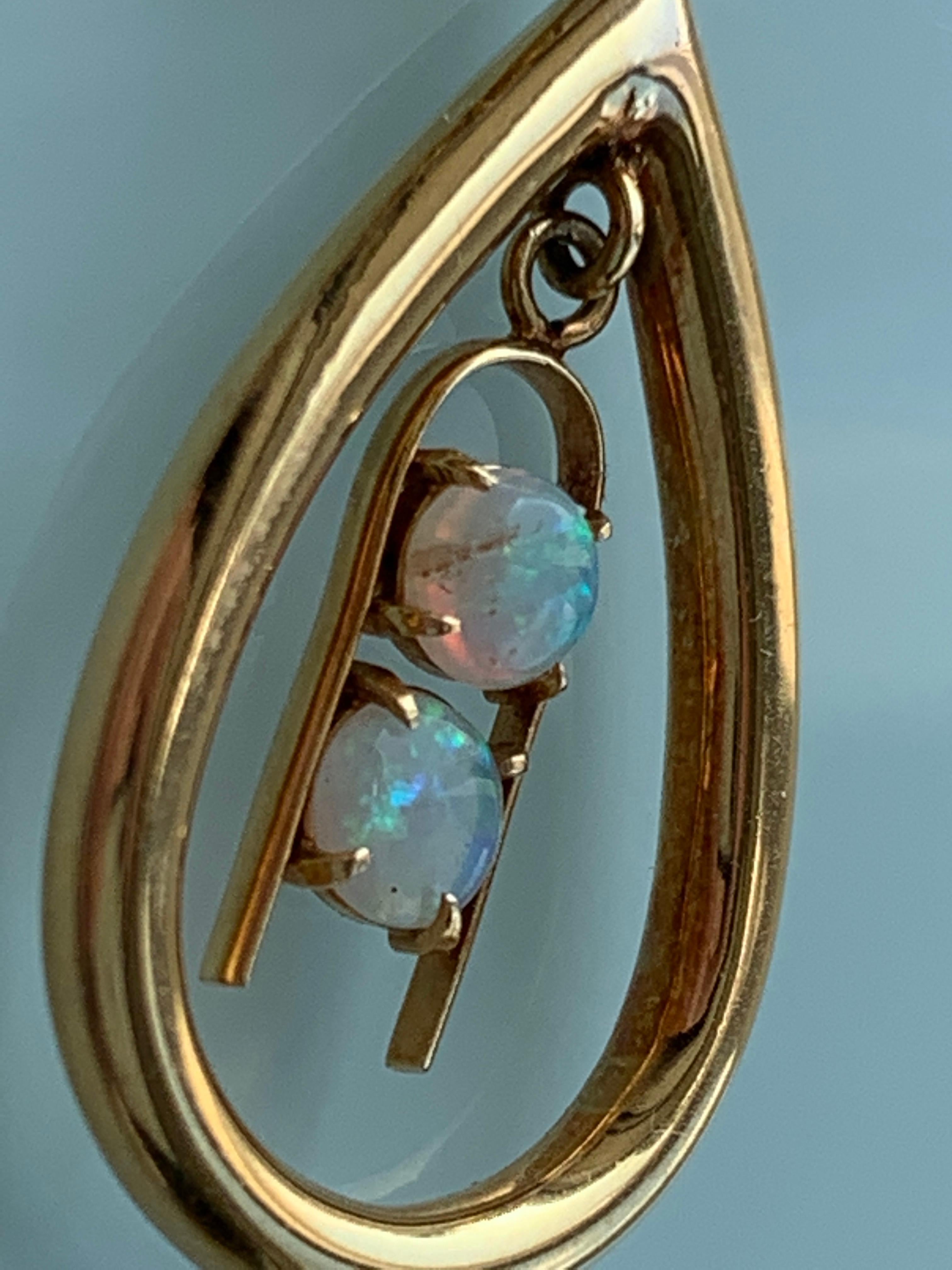 18ct Gold Opal Necklace  In Good Condition For Sale In London, GB