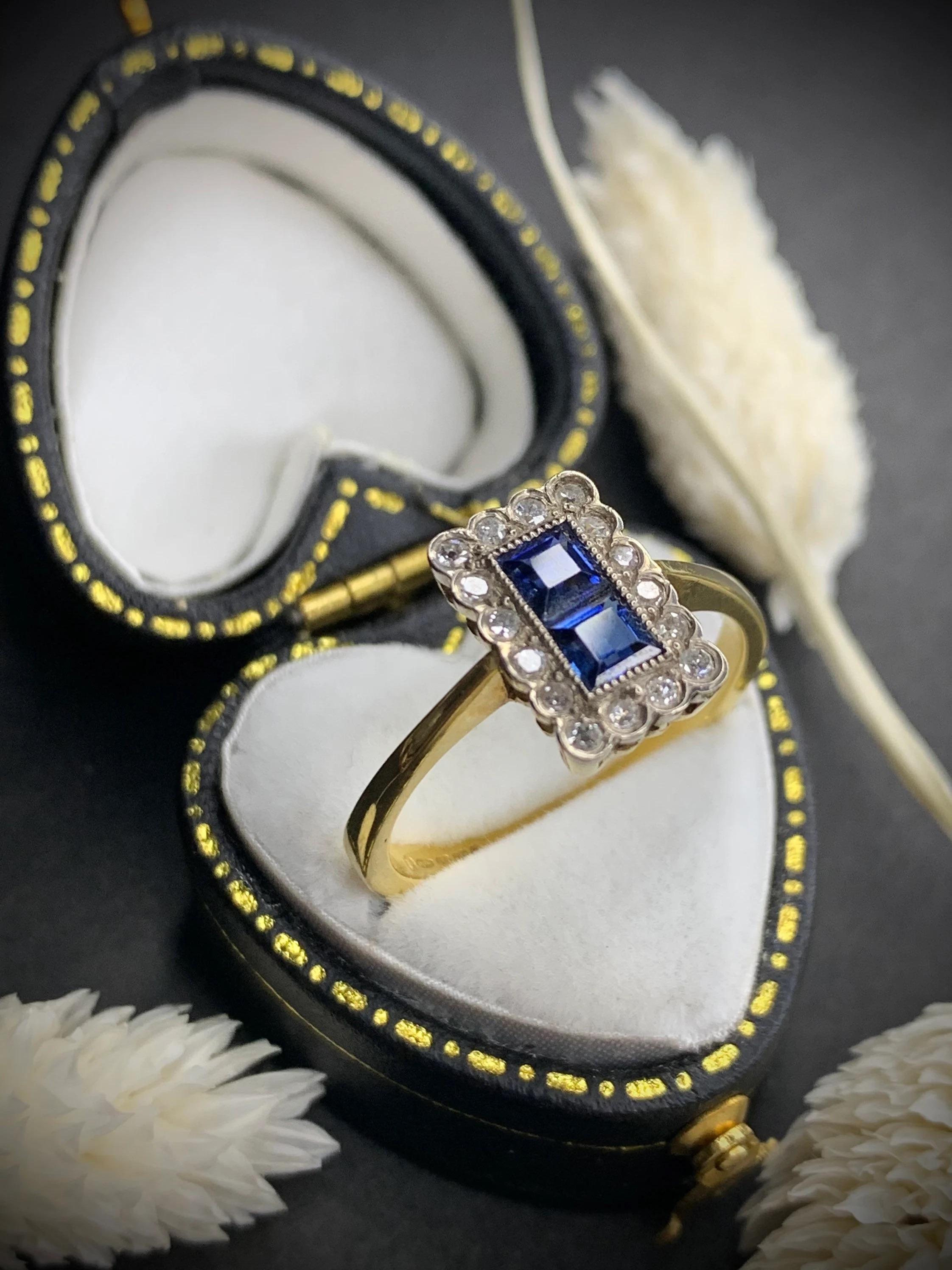 Taille mixte Bague Art déco d'origine en or 18 carats, saphir et diamants en vente