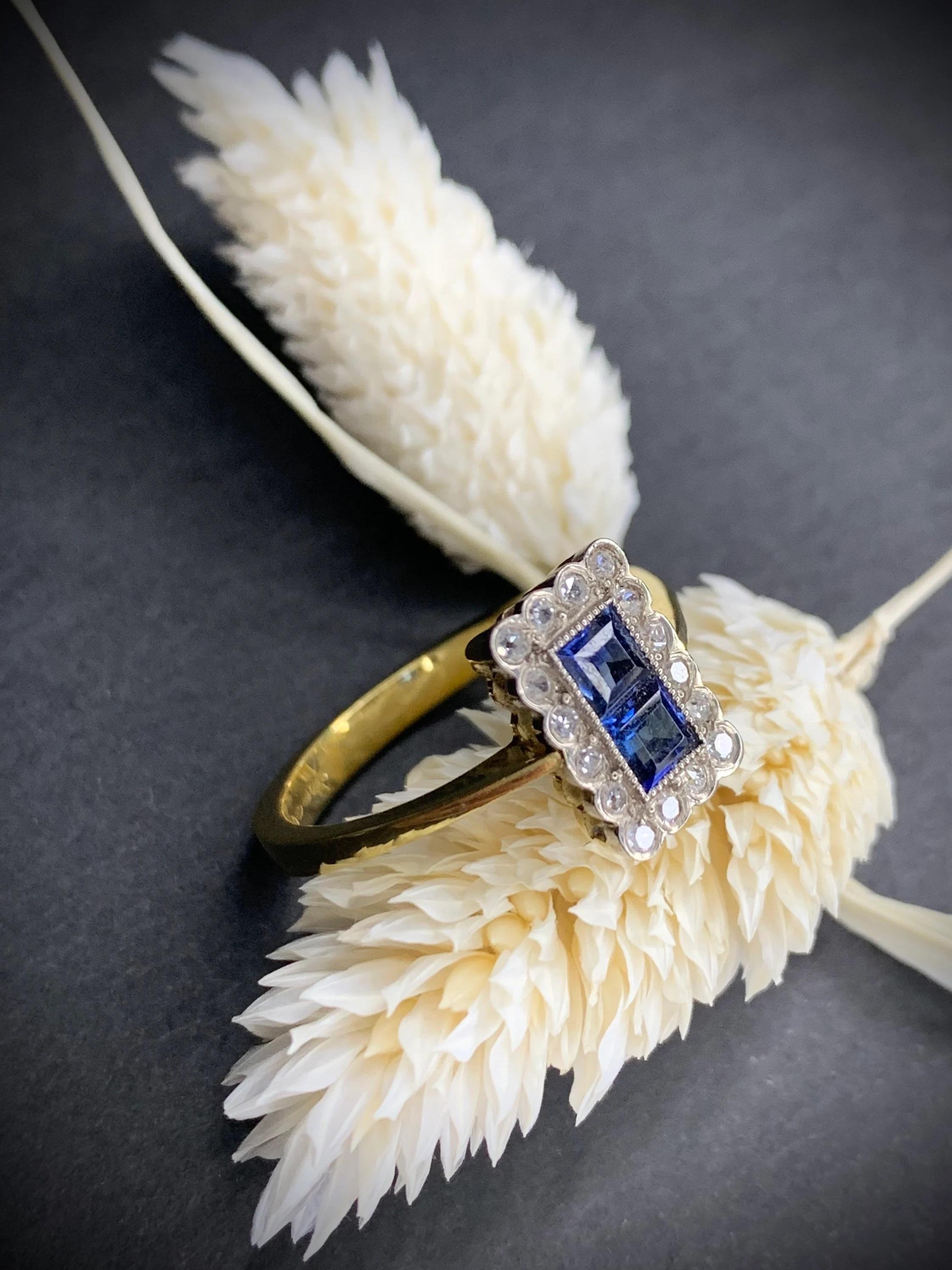 18ct Gold Original Art Deco Sapphire & Diamond Ring In Good Condition For Sale In Brighton, GB