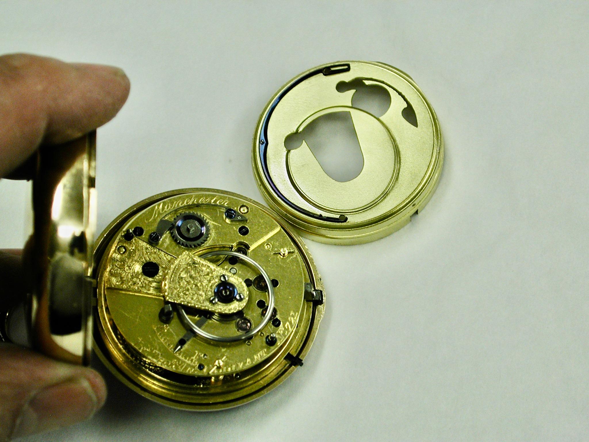 Ein Paar gefasste Taschenuhren aus 18 Karat Gold mit dreifarbigem Zifferblatt und Chester 1822 im Angebot 7