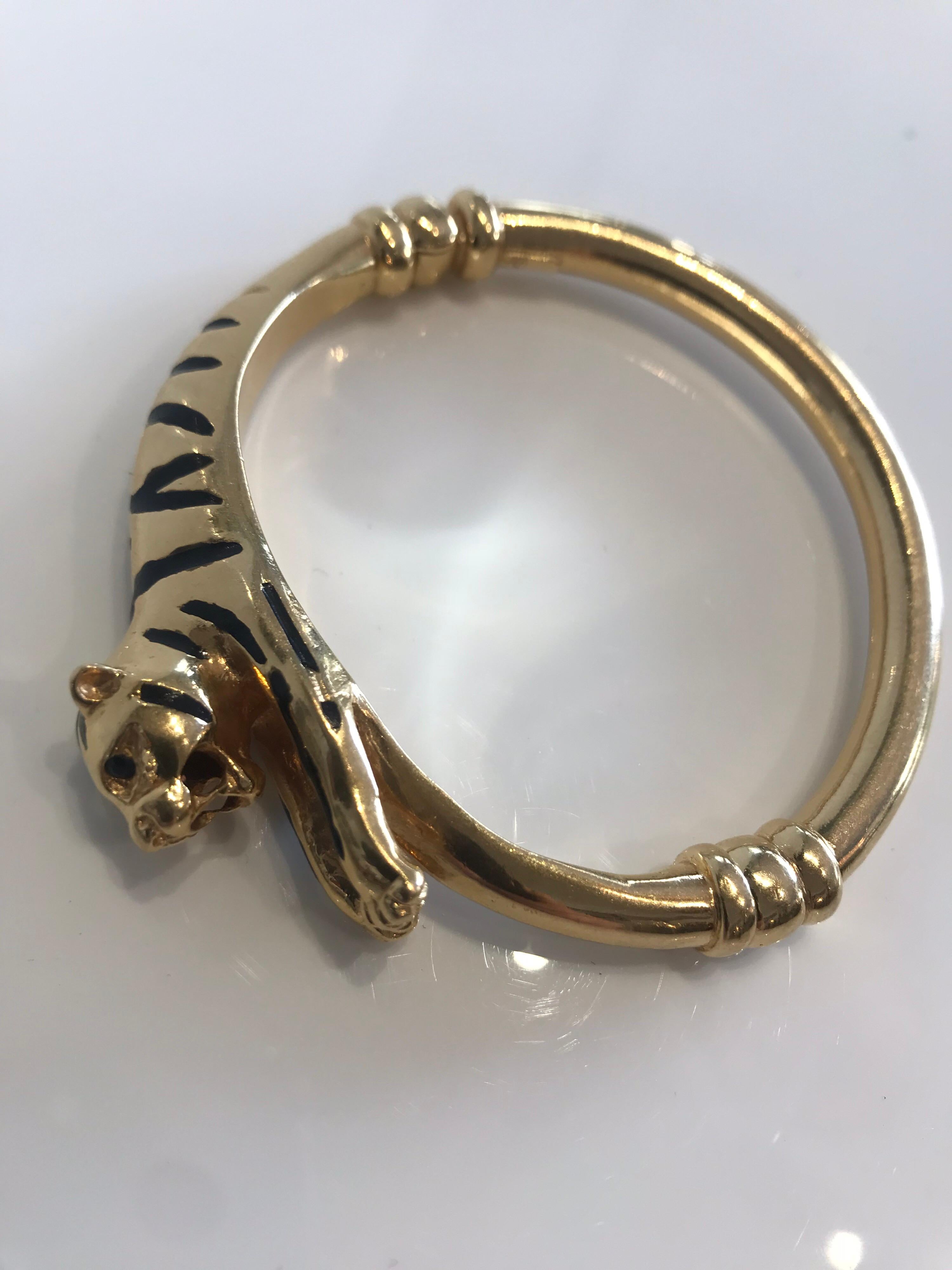 18 Carat Gold Panther-Style Hinged Bangle In Good Condition For Sale In Malvern, Victoria