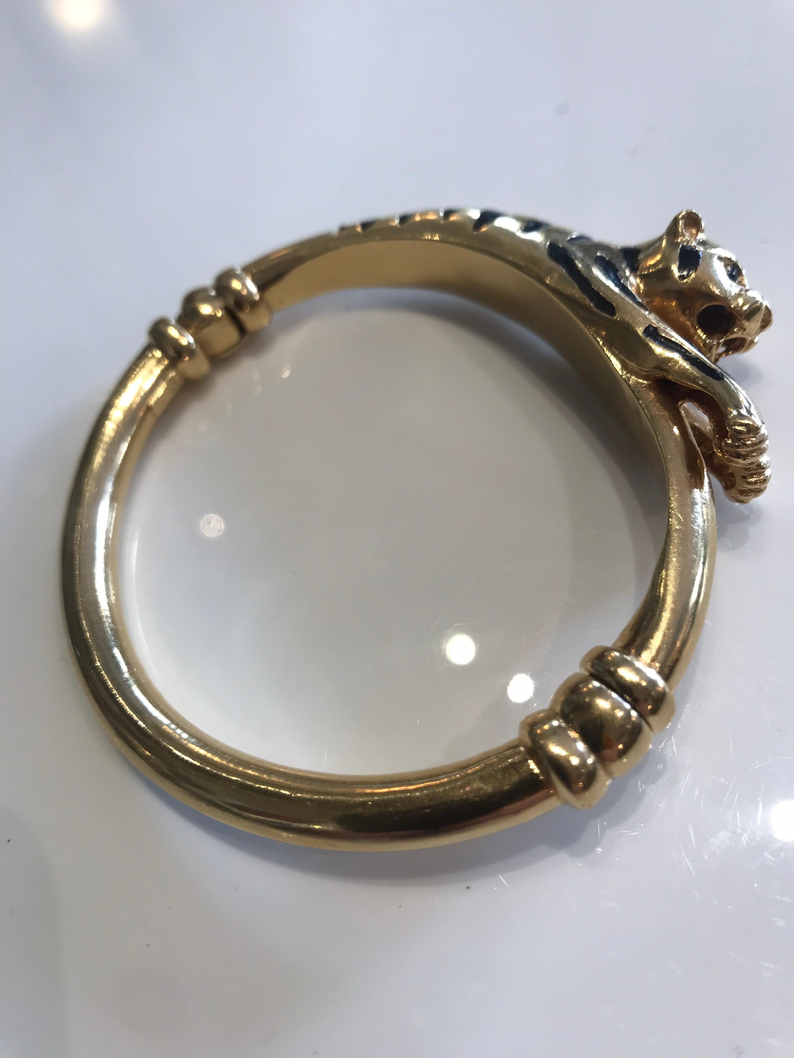 Women's or Men's 18 Carat Gold Panther-Style Hinged Bangle For Sale