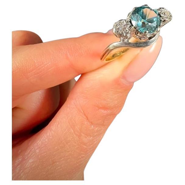 18 Karat Gold & Platin 1980er Jahre Drei Stein Zirkon Diamant Cossover Trilogy Ring