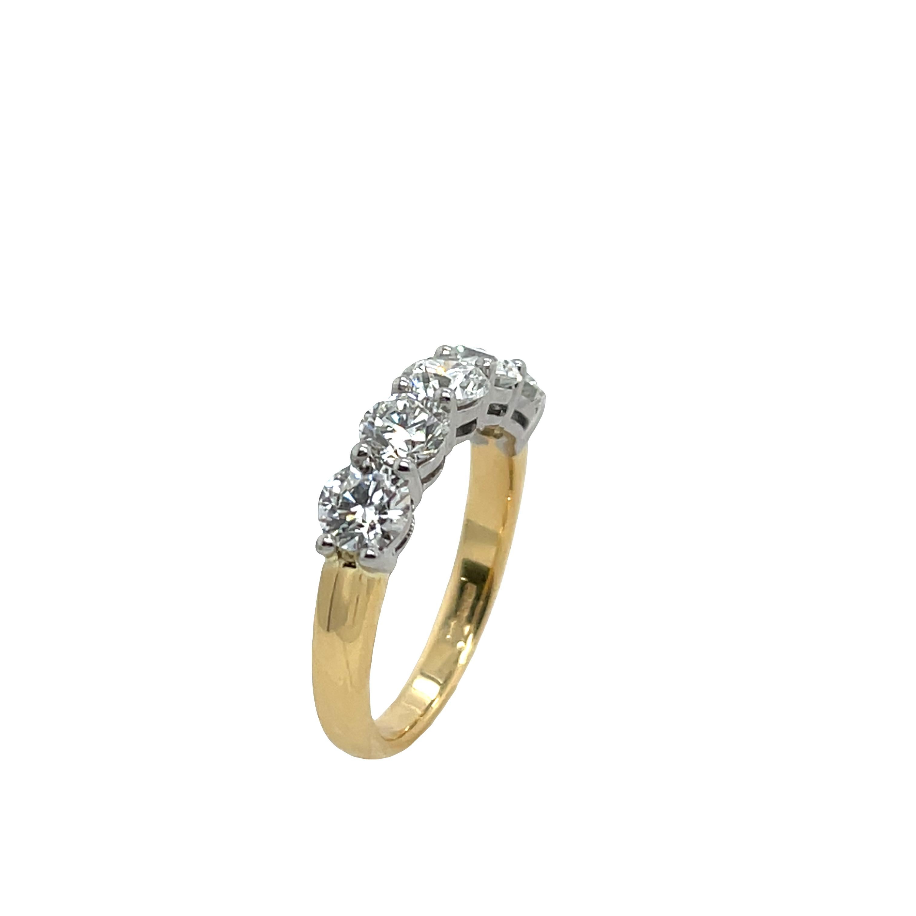 Bague à 5 pierres en or 18ct et platine, sertie de 1,85 ct de diamants naturels en vente 2