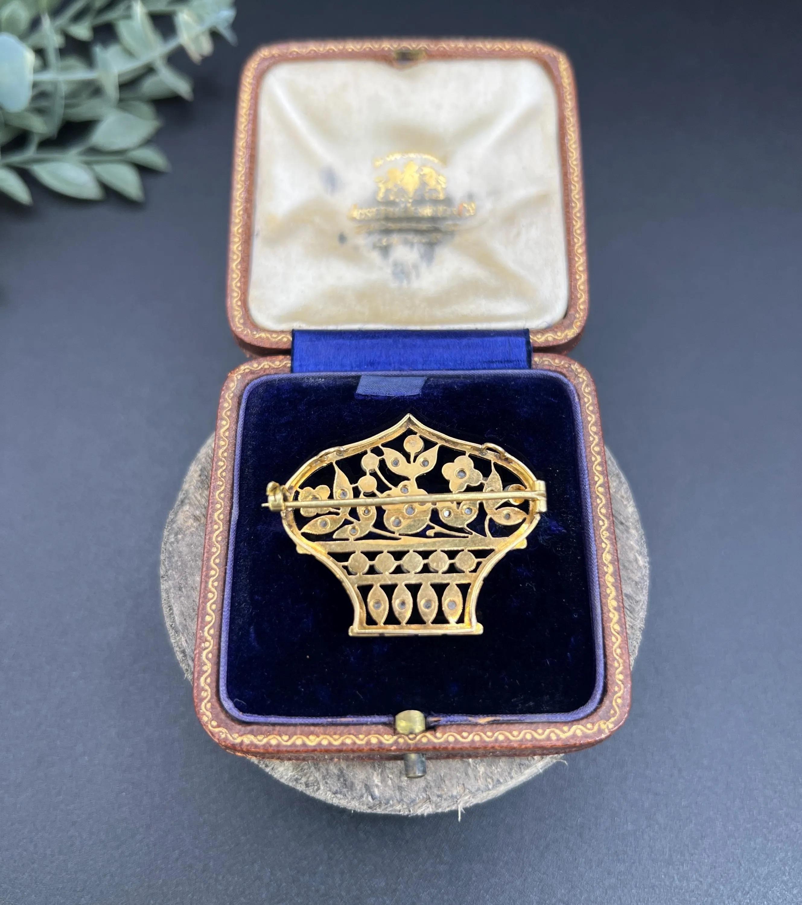 Colgante/Broche de oro de 18 ct y platino Belle Epoque de diamantes y perlas en forma de cesta de flores en venta 1