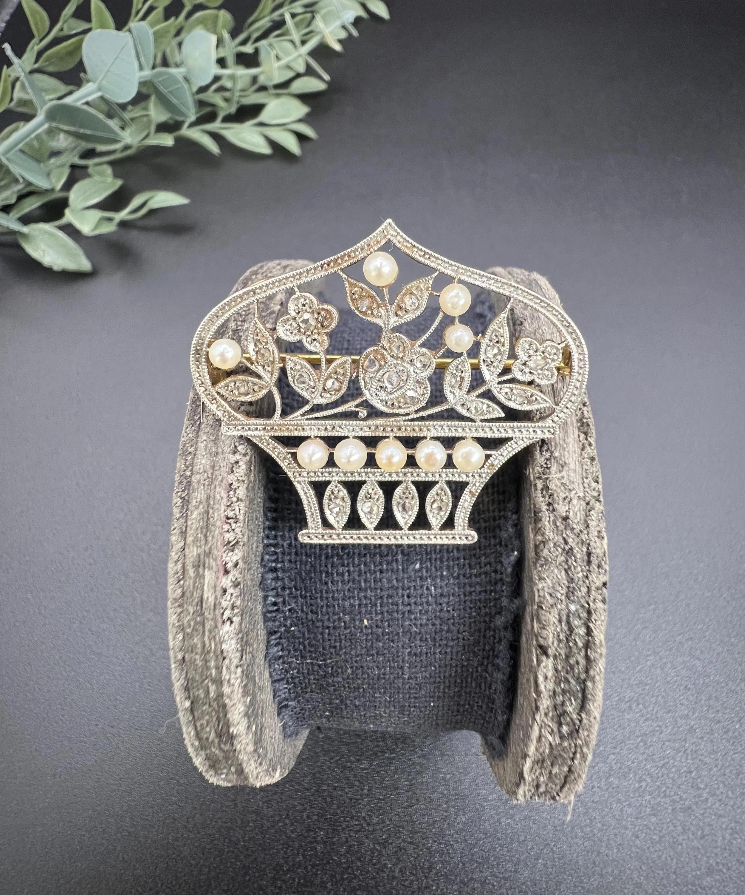 Colgante/Broche de oro de 18 ct y platino Belle Epoque de diamantes y perlas en forma de cesta de flores en venta 2