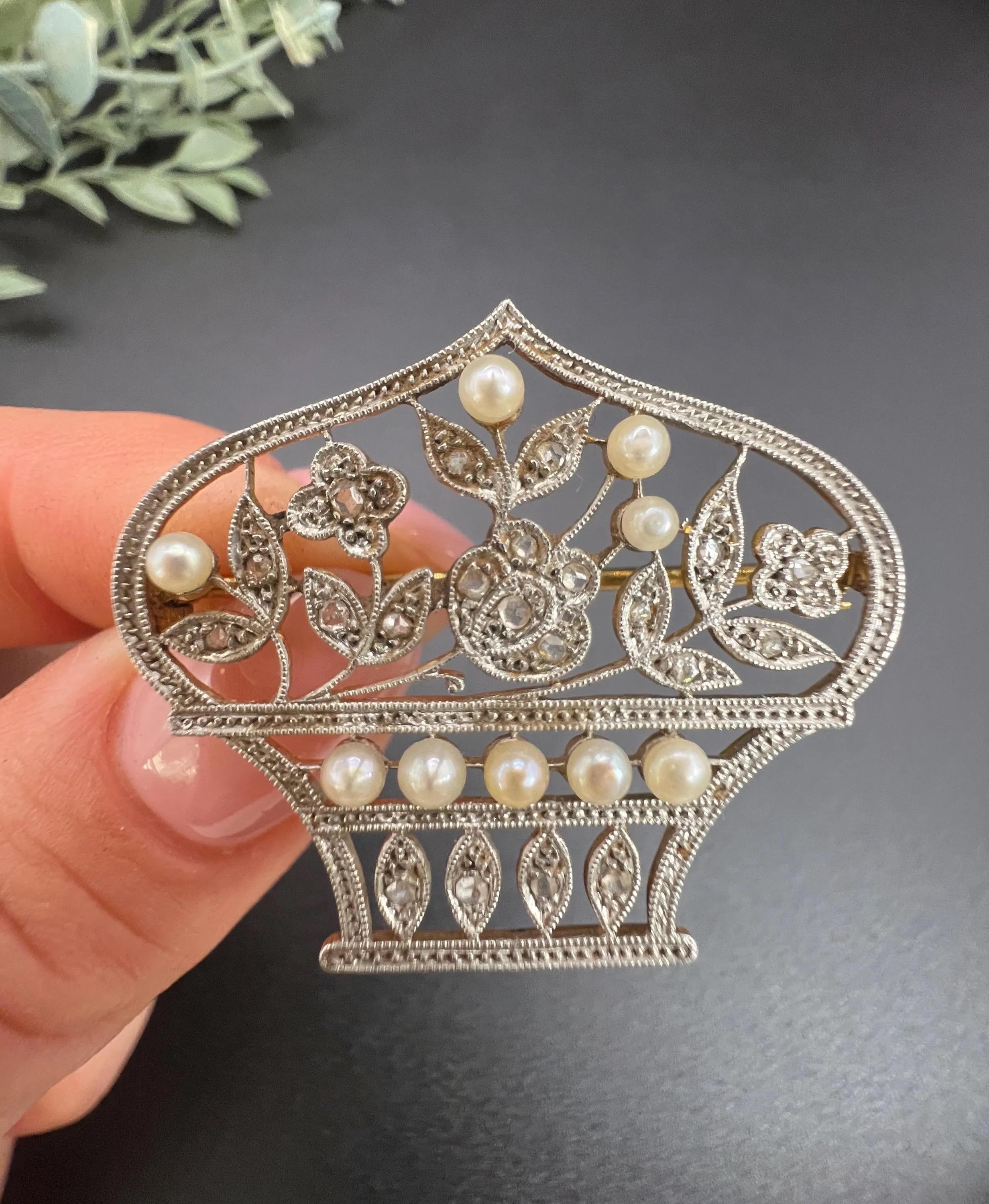 Colgante/Broche de oro de 18 ct y platino Belle Epoque de diamantes y perlas en forma de cesta de flores en venta 3