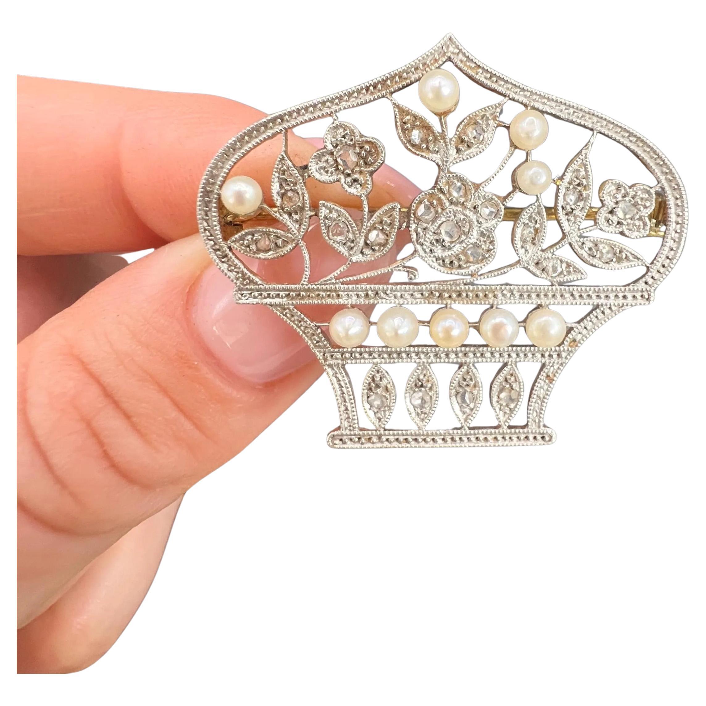 Colgante/Broche de oro de 18 ct y platino Belle Epoque de diamantes y perlas en forma de cesta de flores en venta