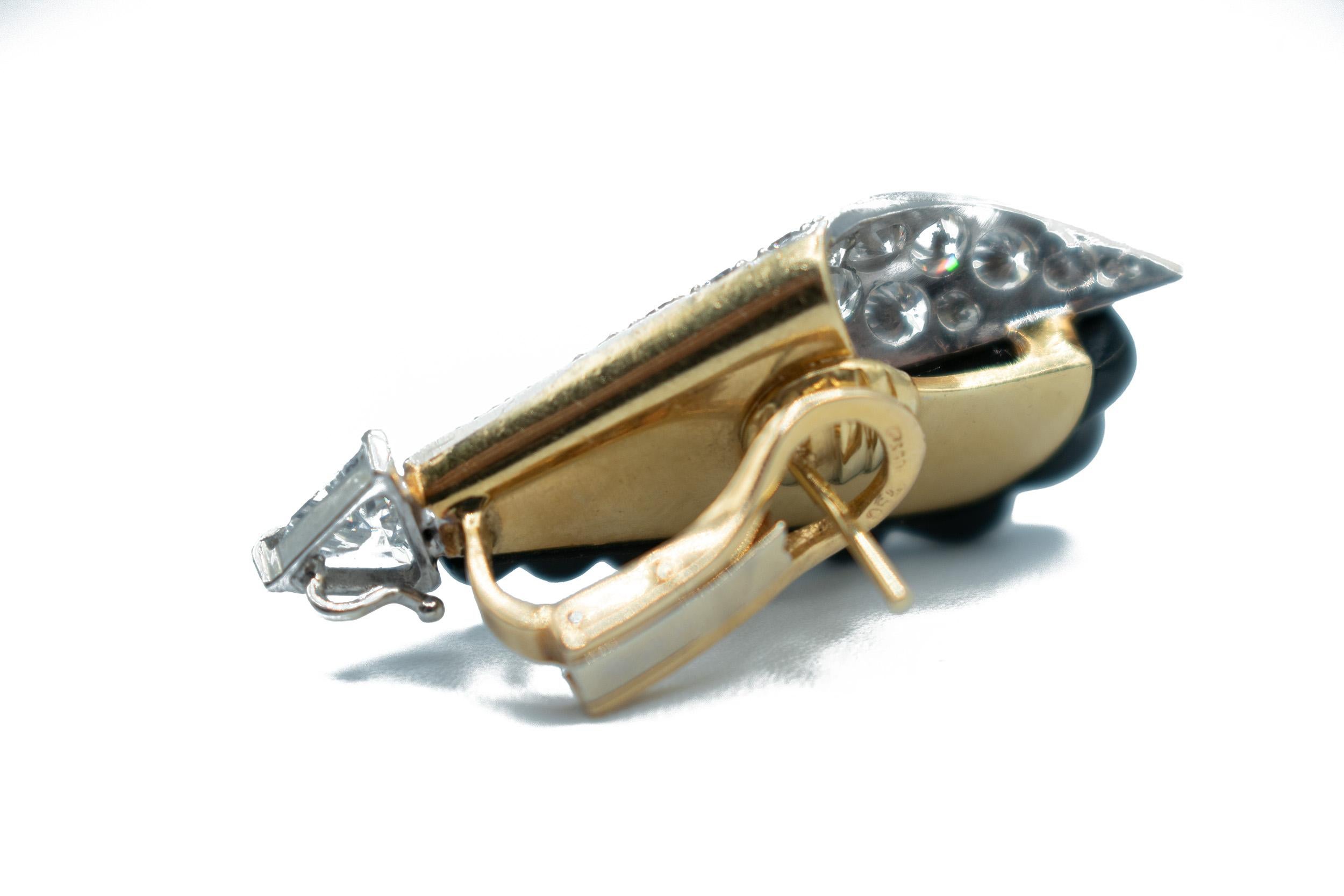 Rétro Boucles d'oreilles Onyx courbées en or 18ct et platine en vente