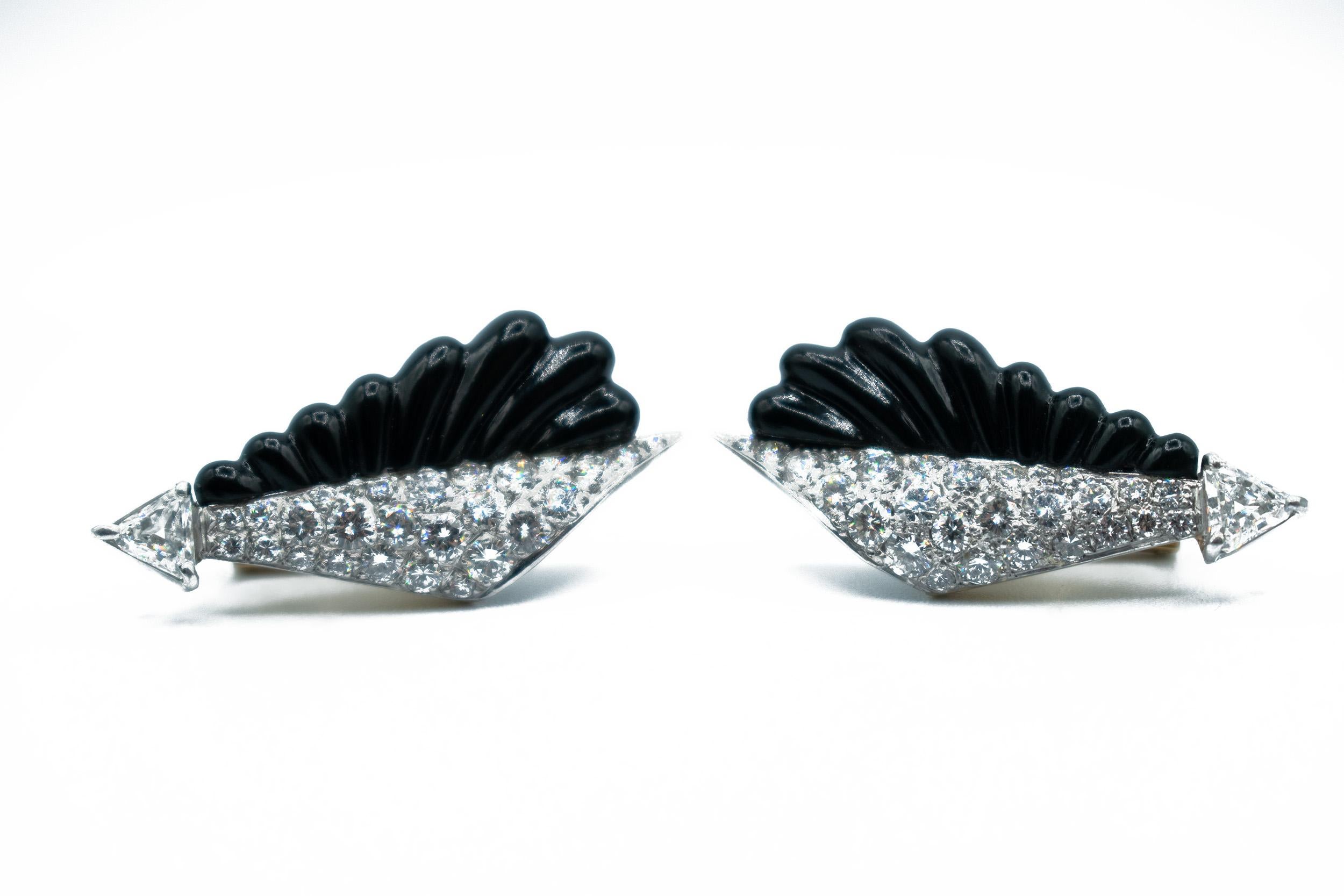 Boucles d'oreilles Onyx courbées en or 18ct et platine Excellent état - En vente à London, GB
