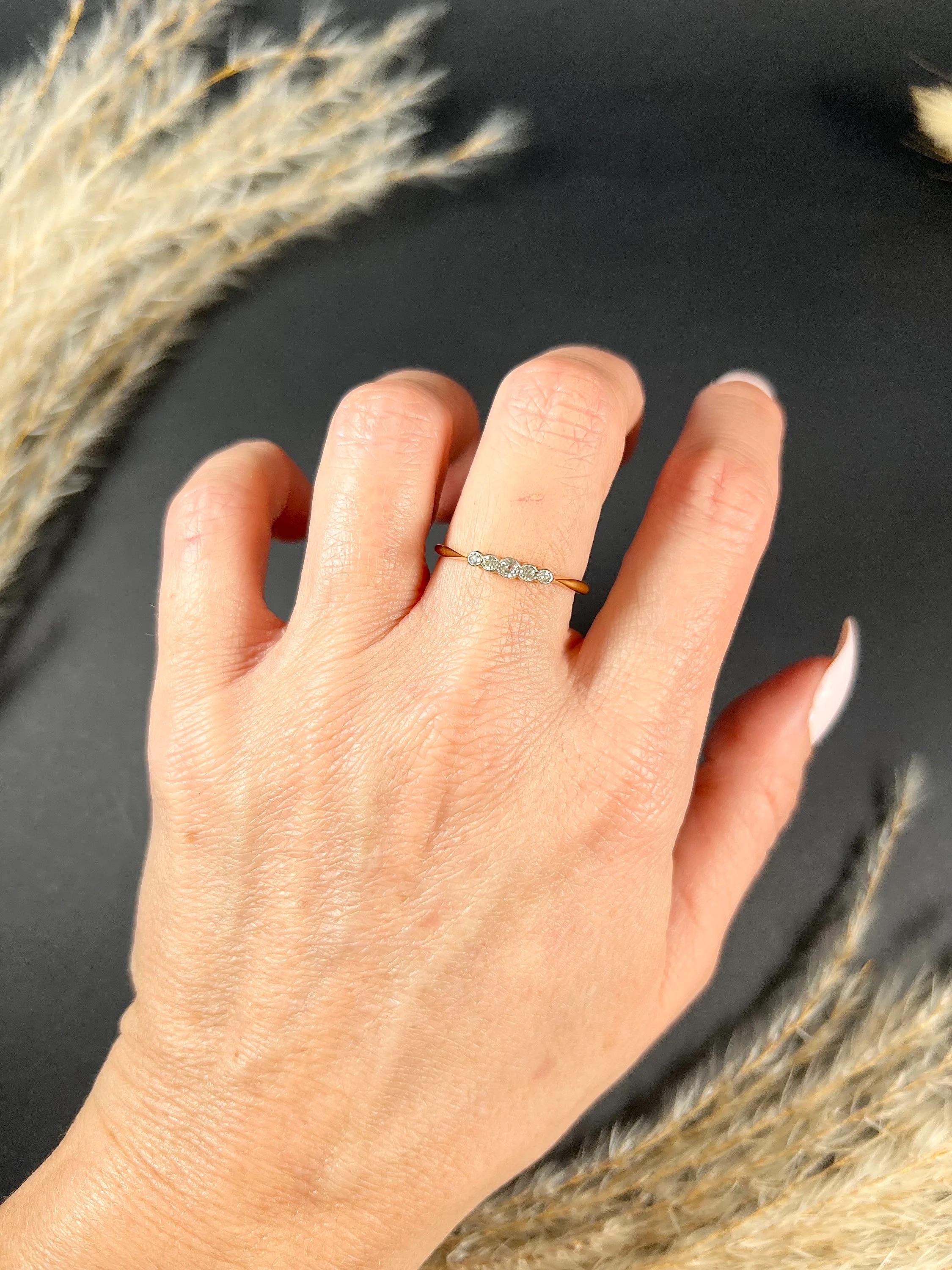 18ct Gold & Platinum Edwardian 5 Stone Diamond Engagement Anniversary Ring For Sale 1