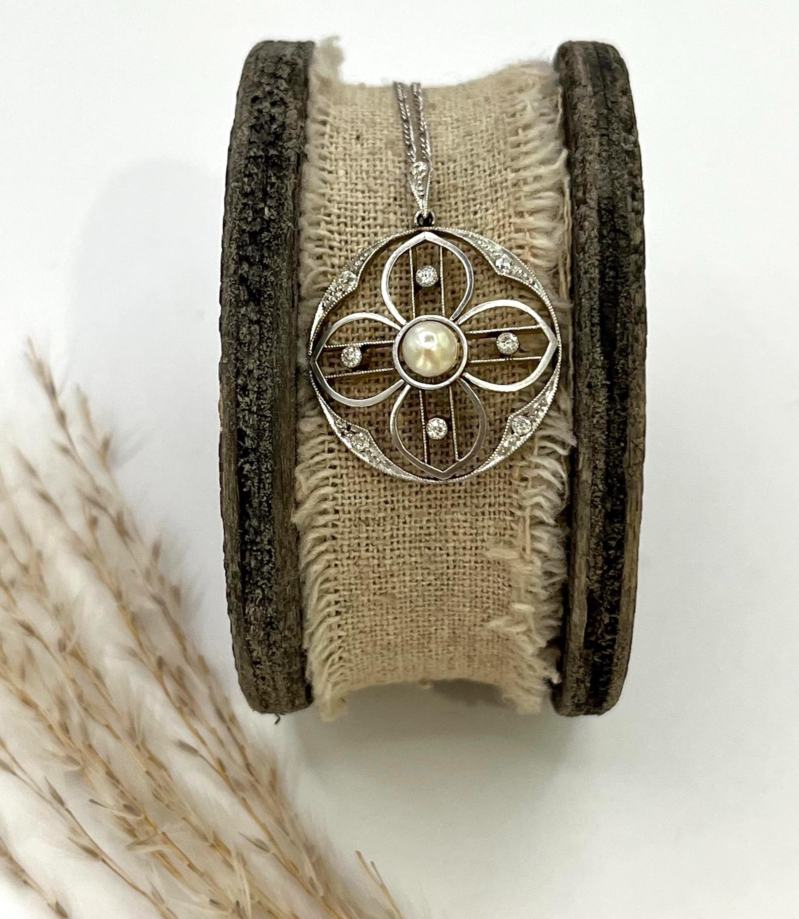 Ciondolo edoardiano in oro 18ct e platino, con diamanti e perle, CIRCA 1910 in vendita 4