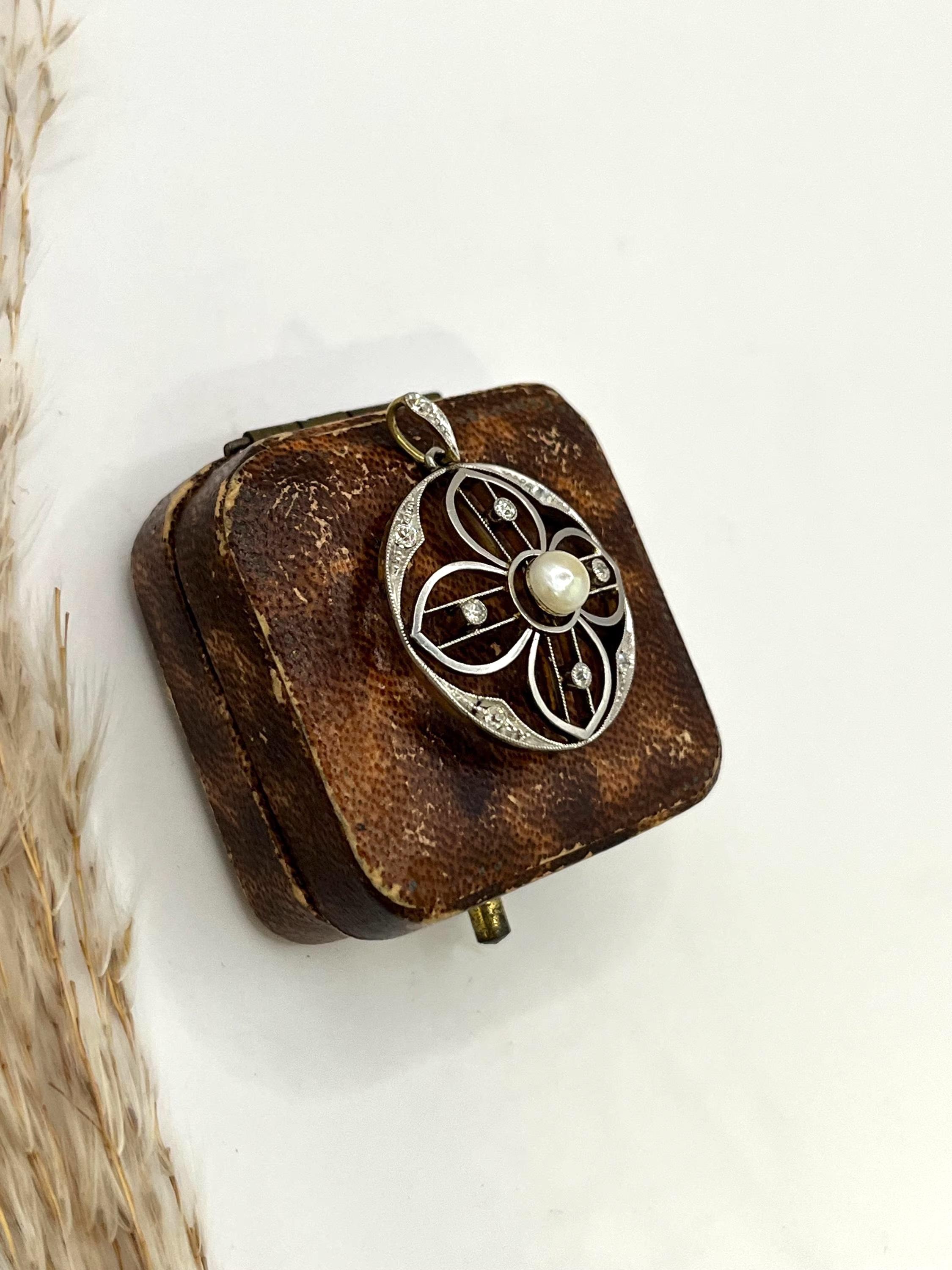 Ciondolo edoardiano in oro 18ct e platino, con diamanti e perle, CIRCA 1910 in vendita 5