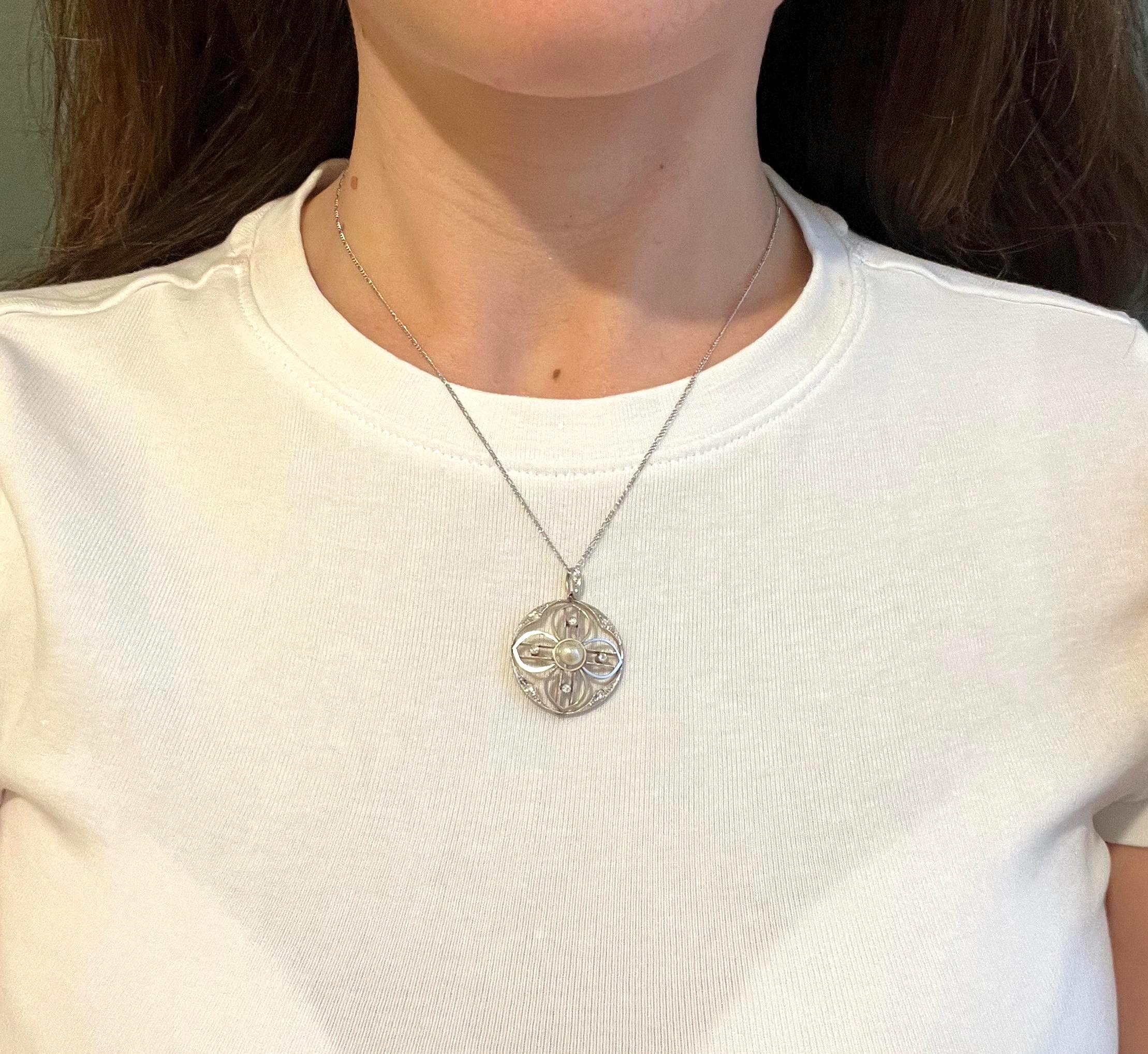 Edoardiano Ciondolo edoardiano in oro 18ct e platino, con diamanti e perle, CIRCA 1910 in vendita