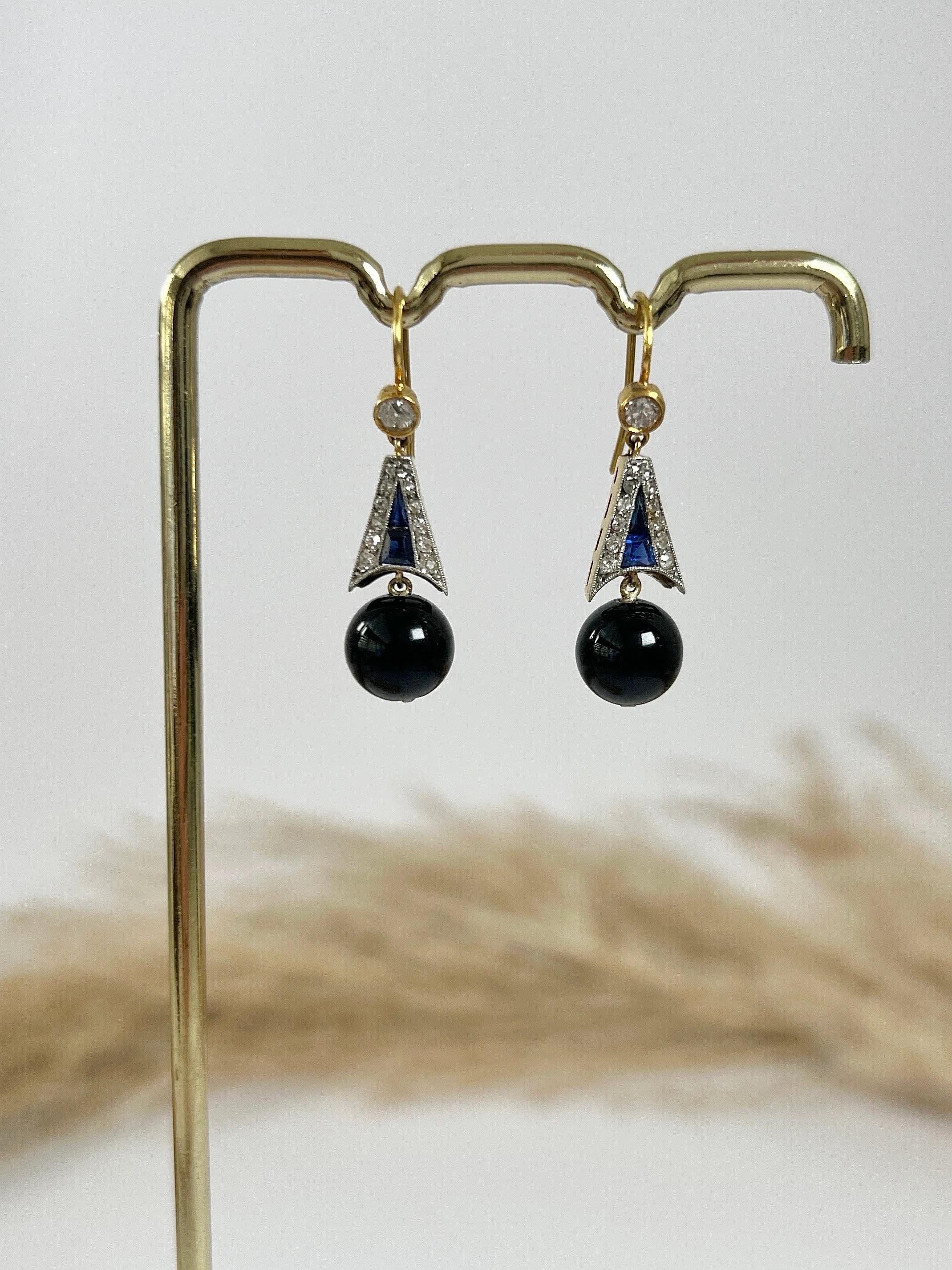 18ct Gold & Platinum Edwardian Diamond, Sapphire, Onyx  Drop Dangle Earrings In Good Condition For Sale In Brighton, GB