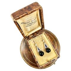 Diamante, zafiro y ónix eduardianos en oro y platino de 18 ct  Pendientes Colgantes