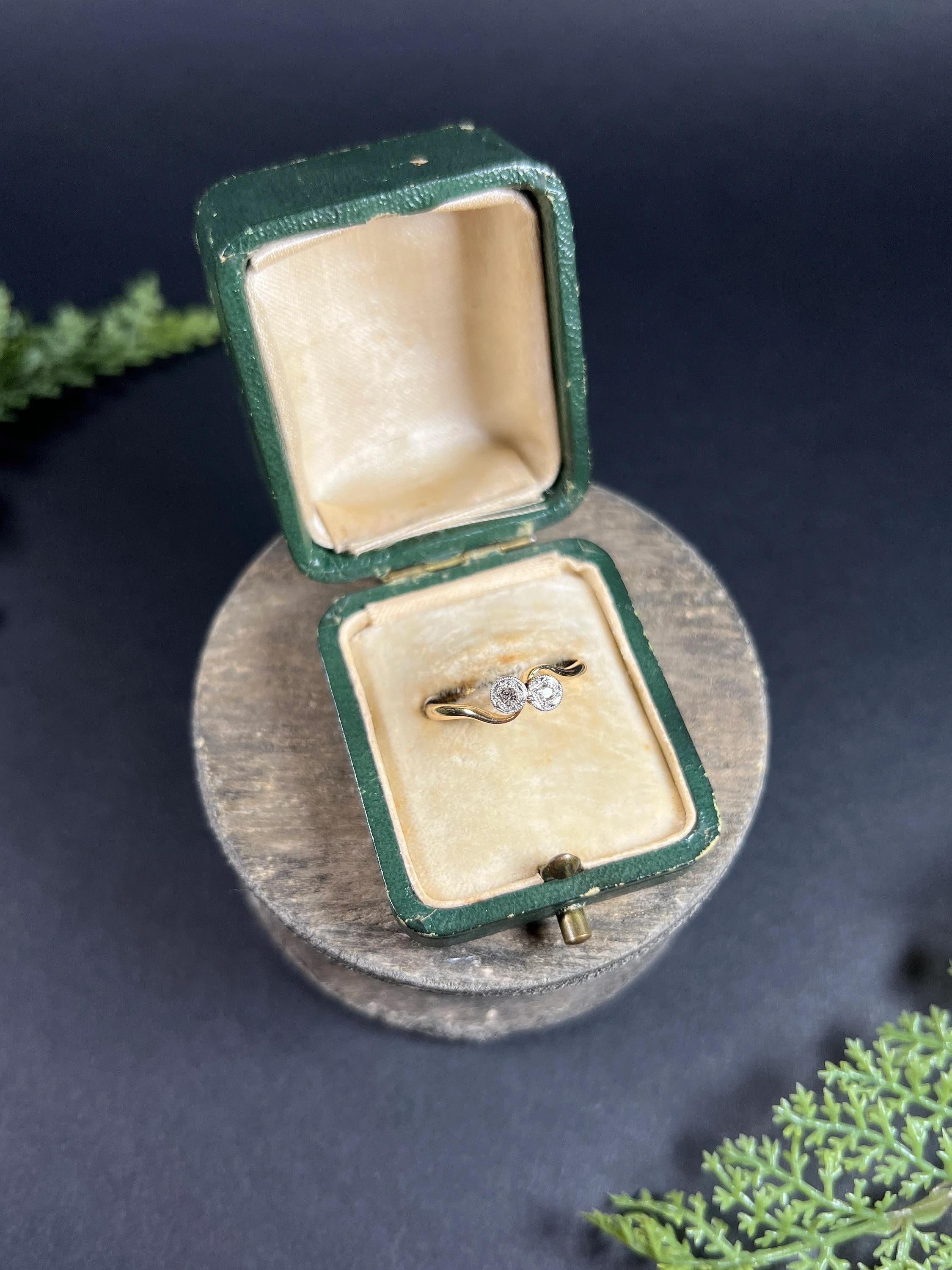 Bague édouardienne en or 18ct et platine à diamants Toi et Moi, sertie d'un croisement d'illusions en vente 5