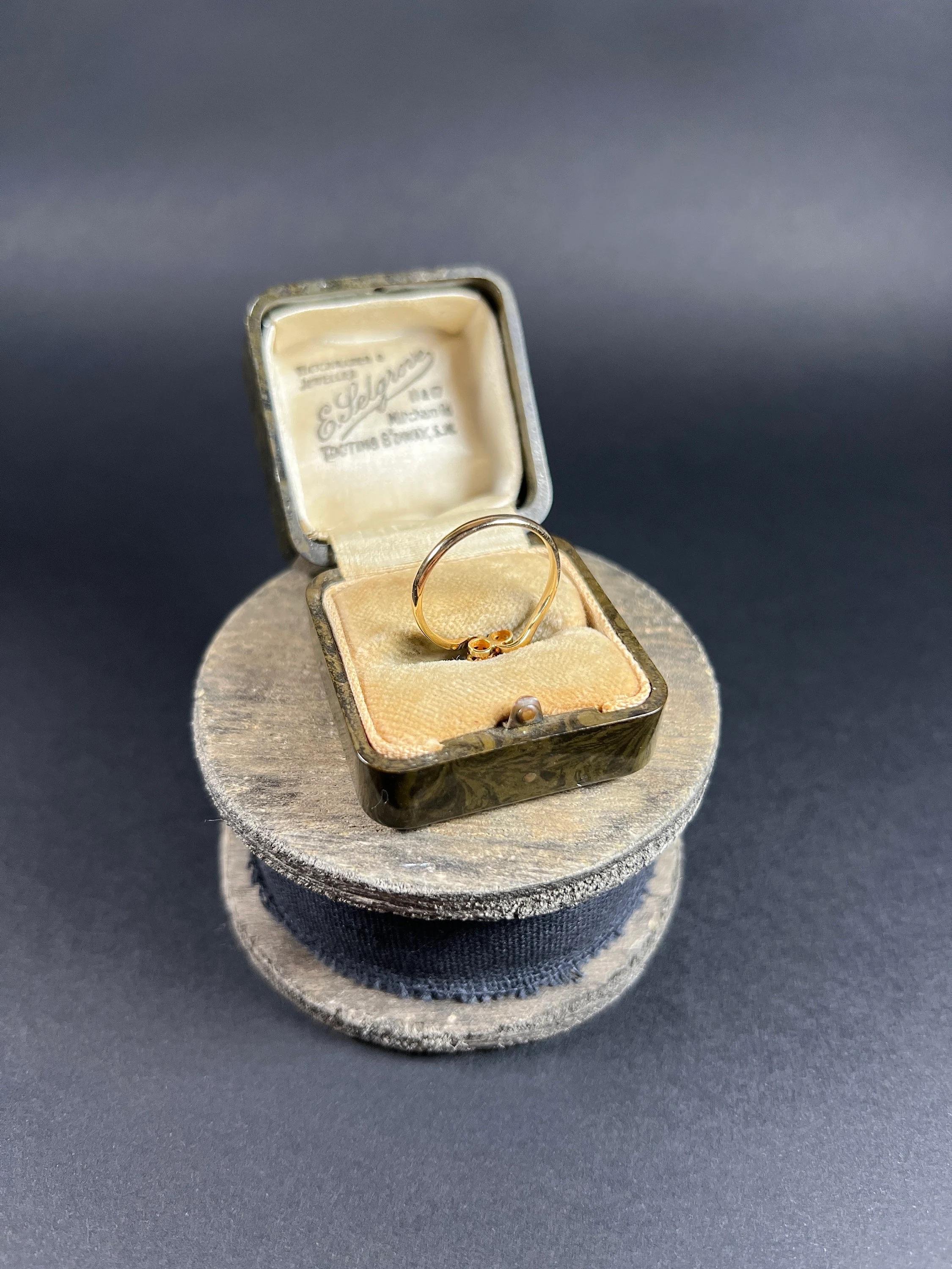 Bague édouardienne en or 18ct et platine à diamants Toi et Moi, sertie d'un croisement d'illusions en vente 2