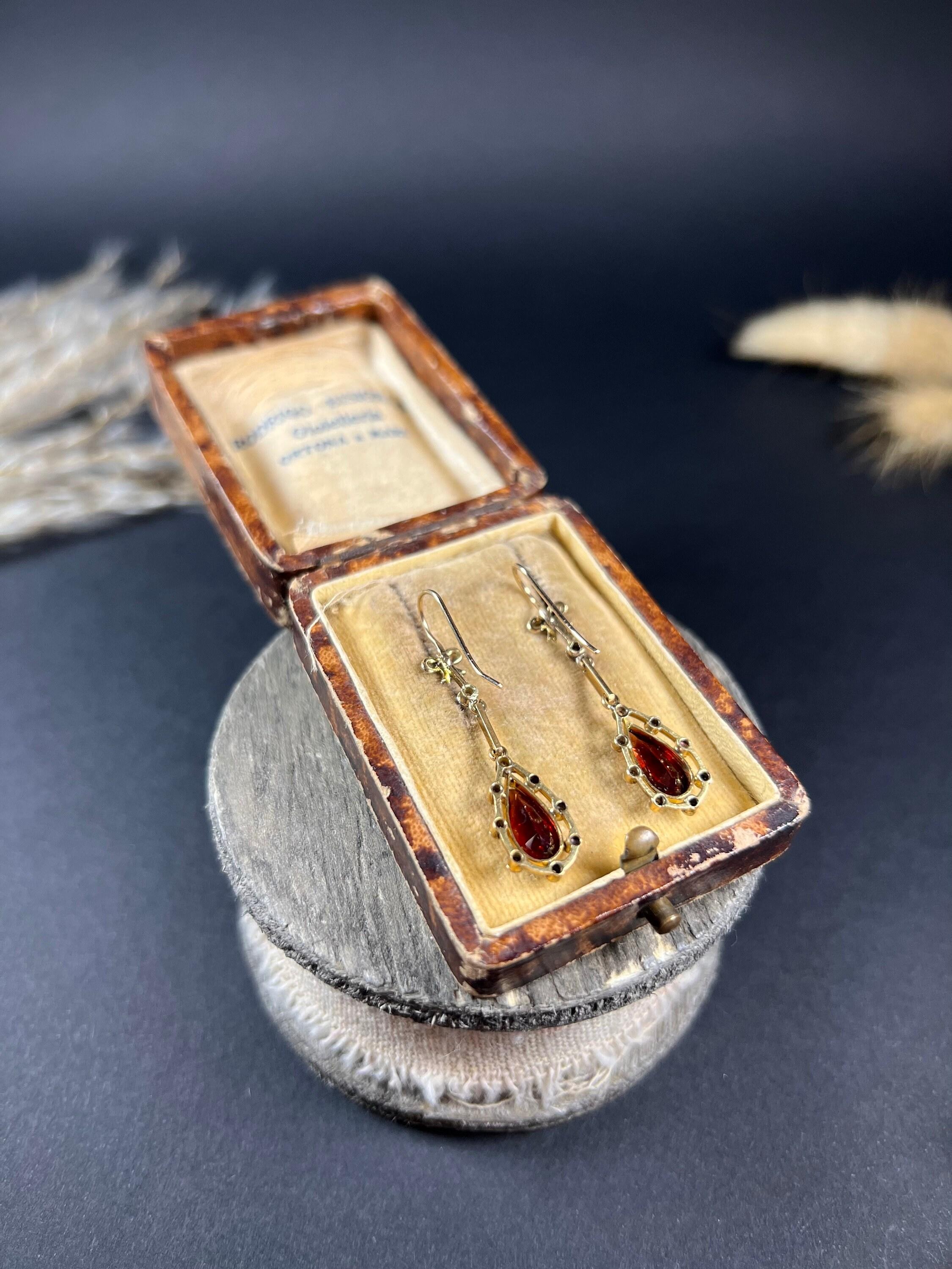 18ct Gold & Platinum Edwardian Garnet Teardrop Earrings with Diamond Bow Tops In Good Condition For Sale In Brighton, GB