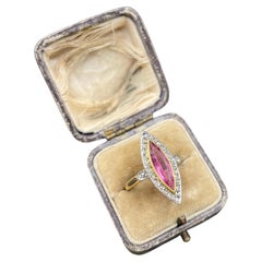 Anillo Edwardiano de Oro y Platino de 18 Quilates con Turmalina Rosa y Diamante en Forma de Marquesa