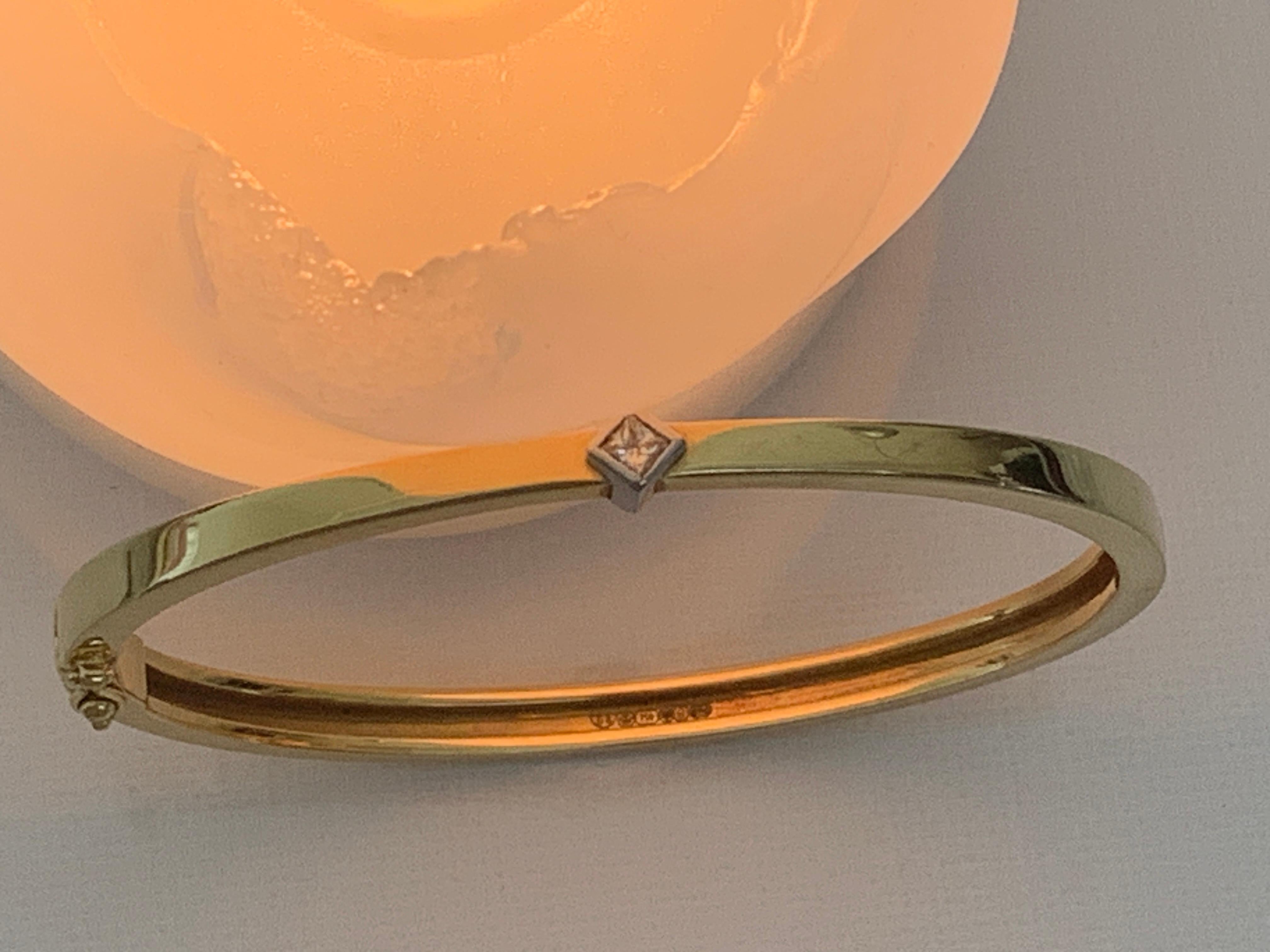 Bangle in oro 18ct Princess con diamanti da 0,25 carati. in vendita 4