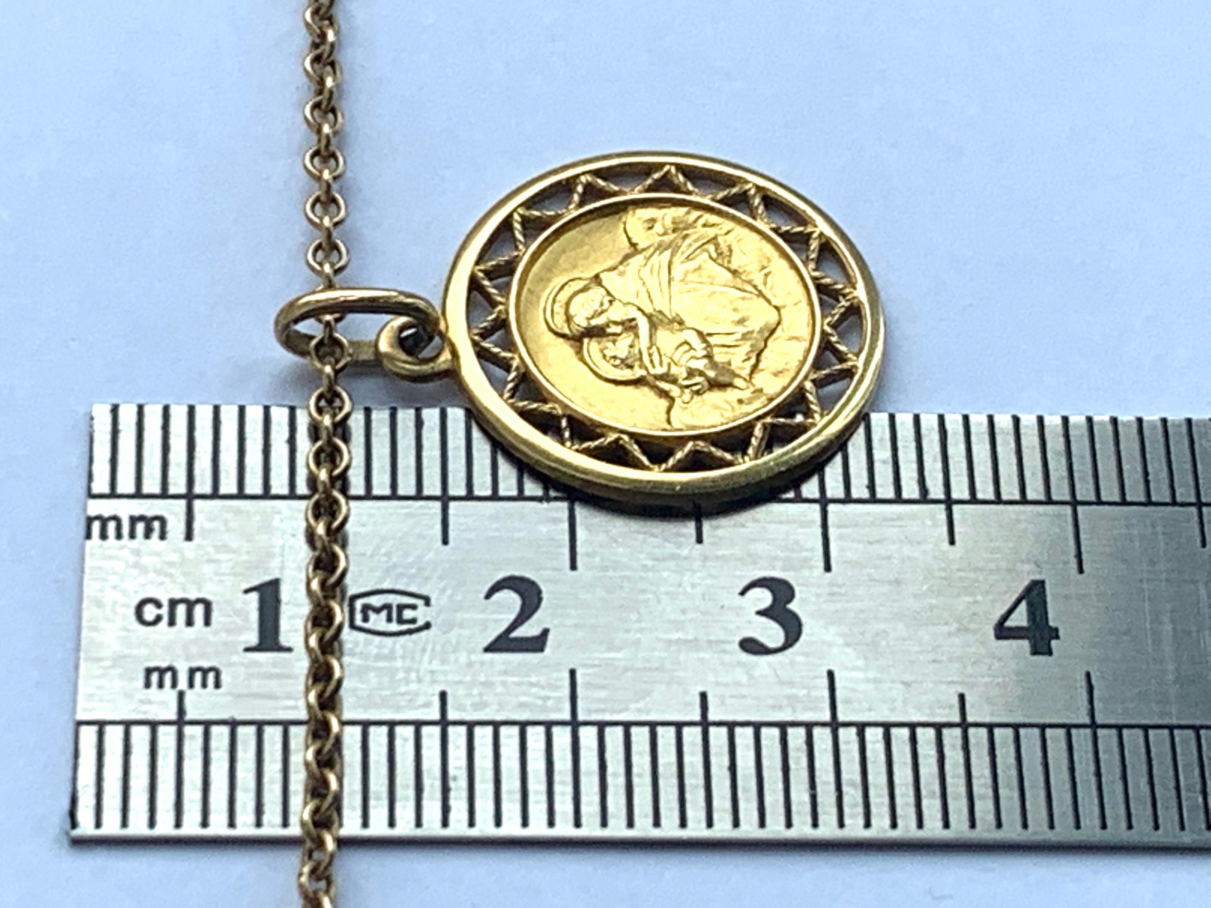 18ct Gold Religious Italian Pendant & 18ct Gold Chain  For Sale 5
