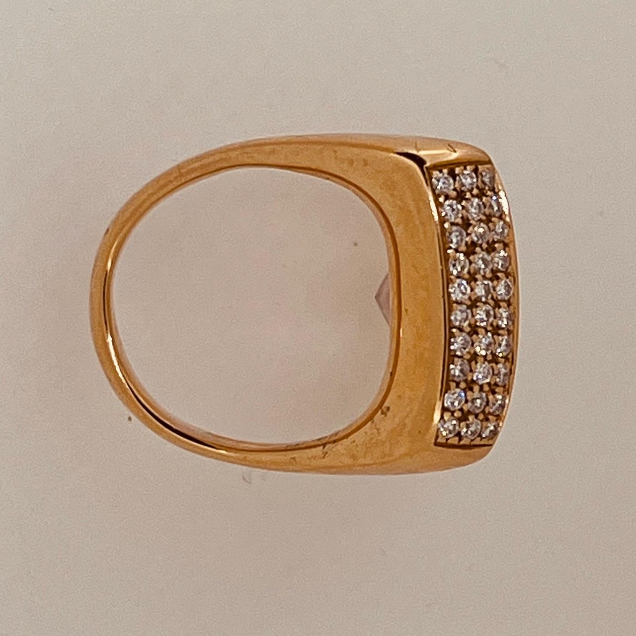 18ct Gold Ring Centering a Square Cut Morganite Suspended by 0.9ct Pave Diamonds For Sale 1