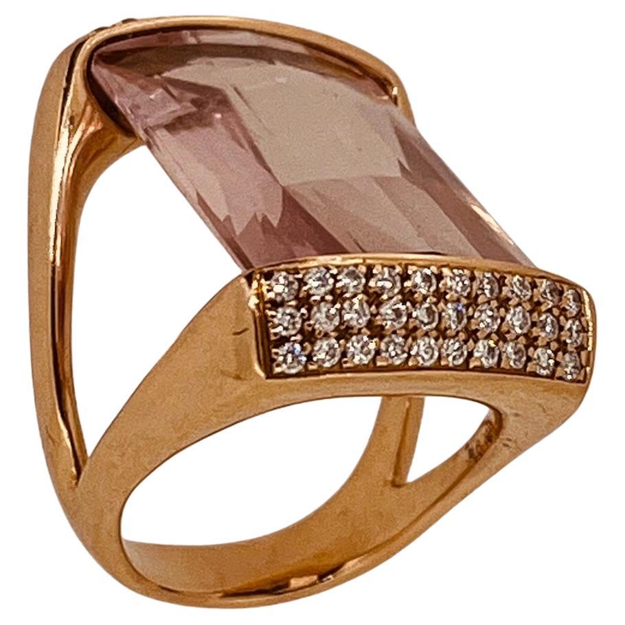 18ct Gold Ring Centering a Square Cut Morganite Suspended by 0.9ct Pave Diamonds For Sale